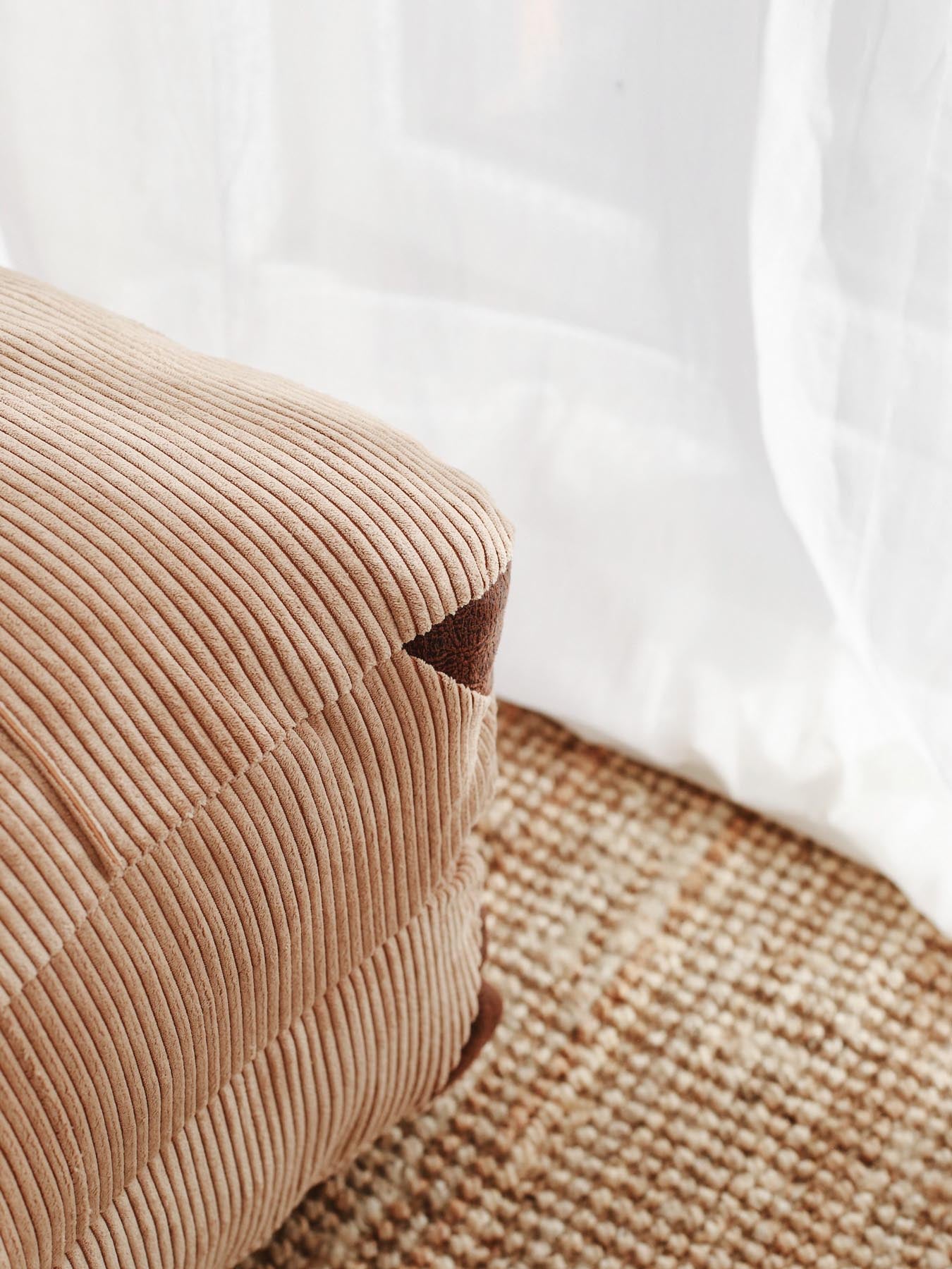 Fold Kadife - Camel in Kamel präsentiert im Onlineshop von KAQTU Design AG. Bettsofa ist von Atelier Del Sofa