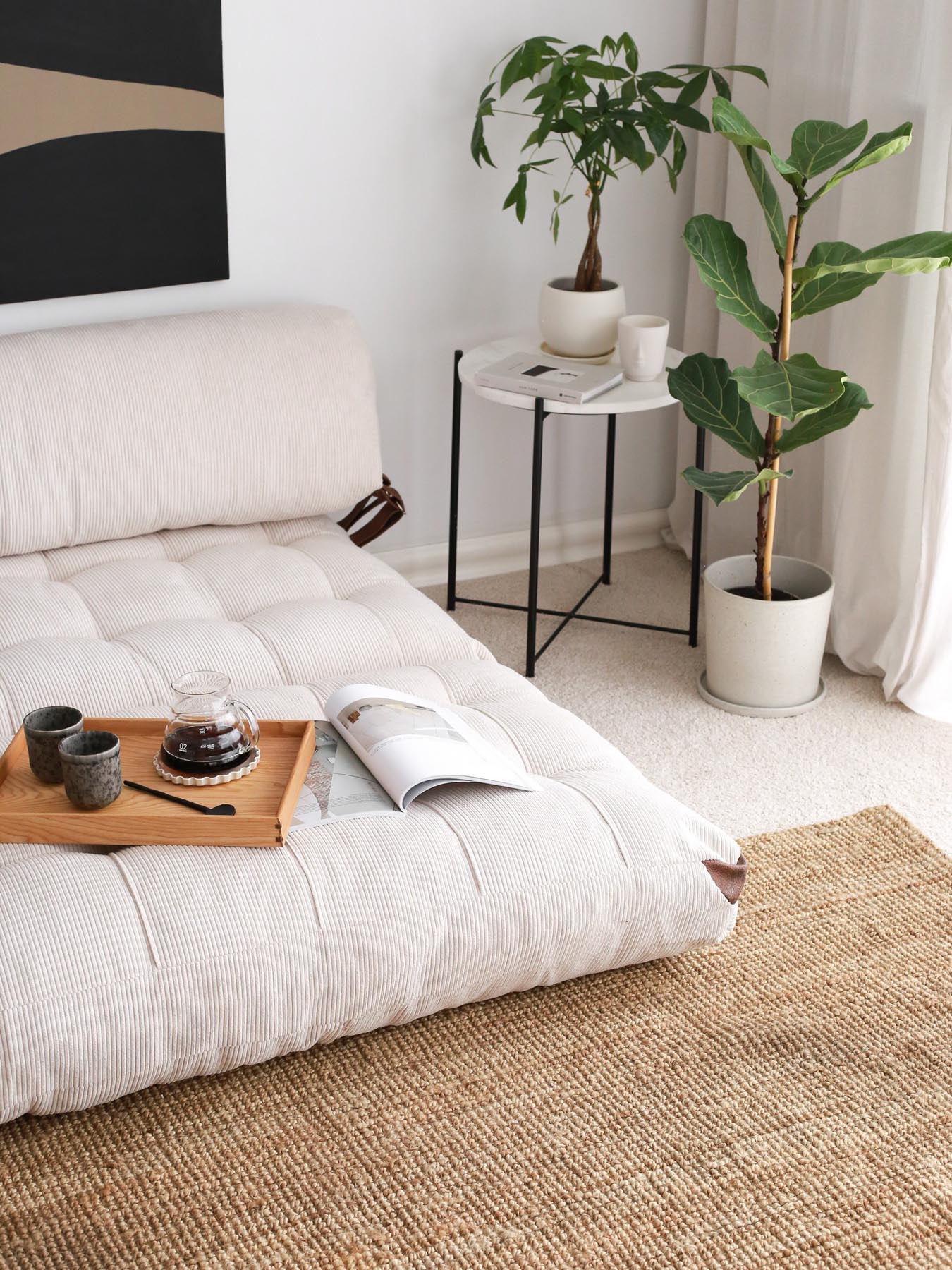 Fold Kadife 2 - White in Weiss präsentiert im Onlineshop von KAQTU Design AG. Bettsofa ist von Atelier Del Sofa