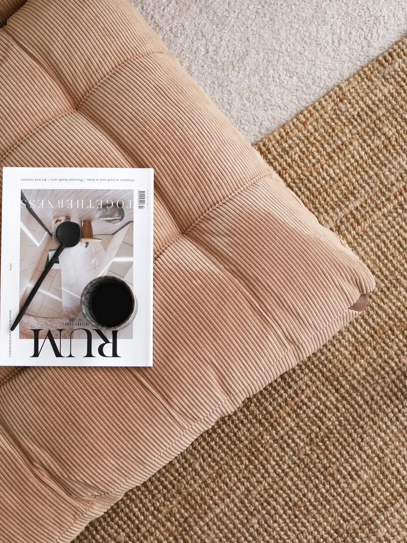 Fold Kadife 2 - Camel in Kamel präsentiert im Onlineshop von KAQTU Design AG. Bettsofa ist von Atelier Del Sofa
