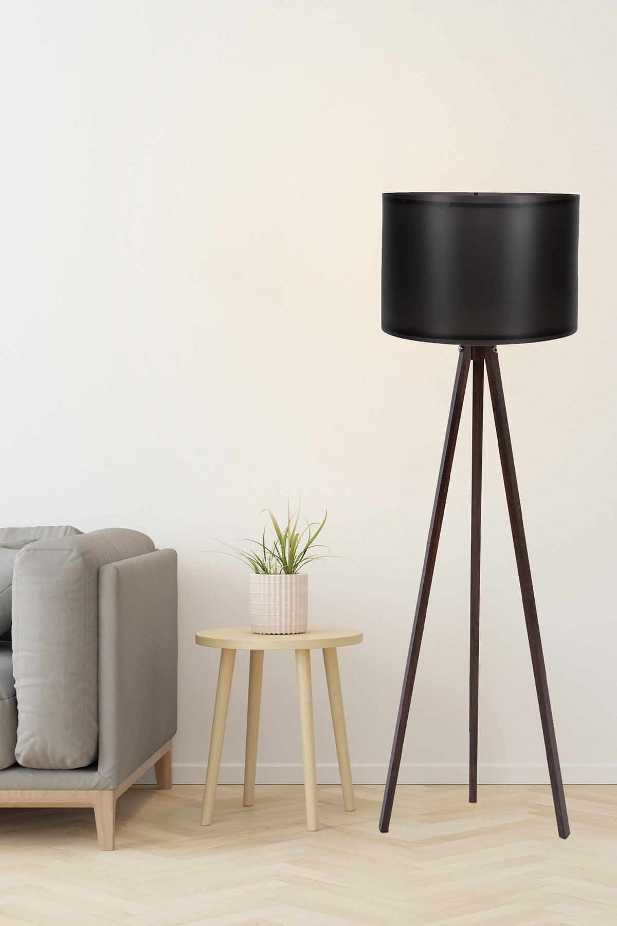 104 in Schwarznuss präsentiert im Onlineshop von KAQTU Design AG. Stehleuchte ist von Opviq