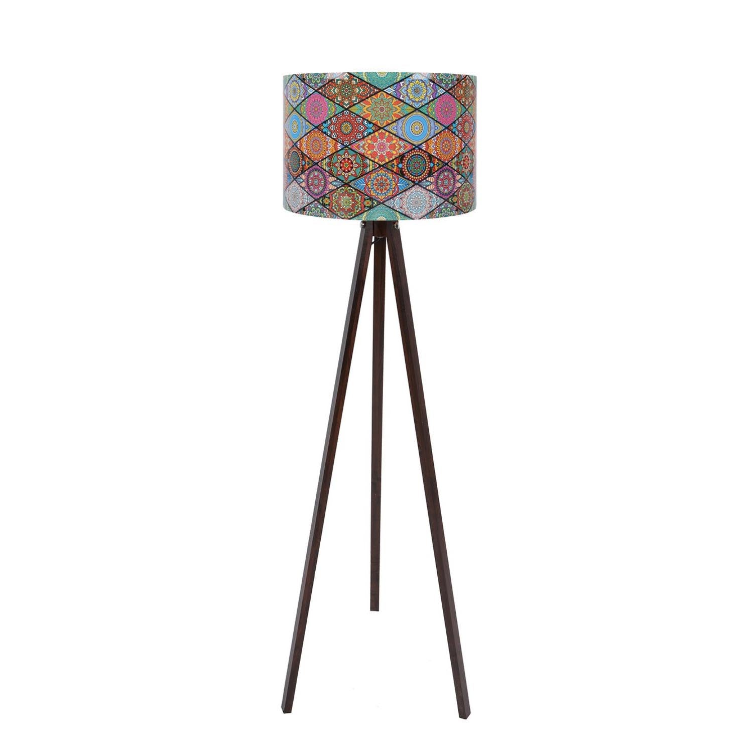 134 in Mehrfarbig präsentiert im Onlineshop von KAQTU Design AG. Stehleuchte ist von Opviq