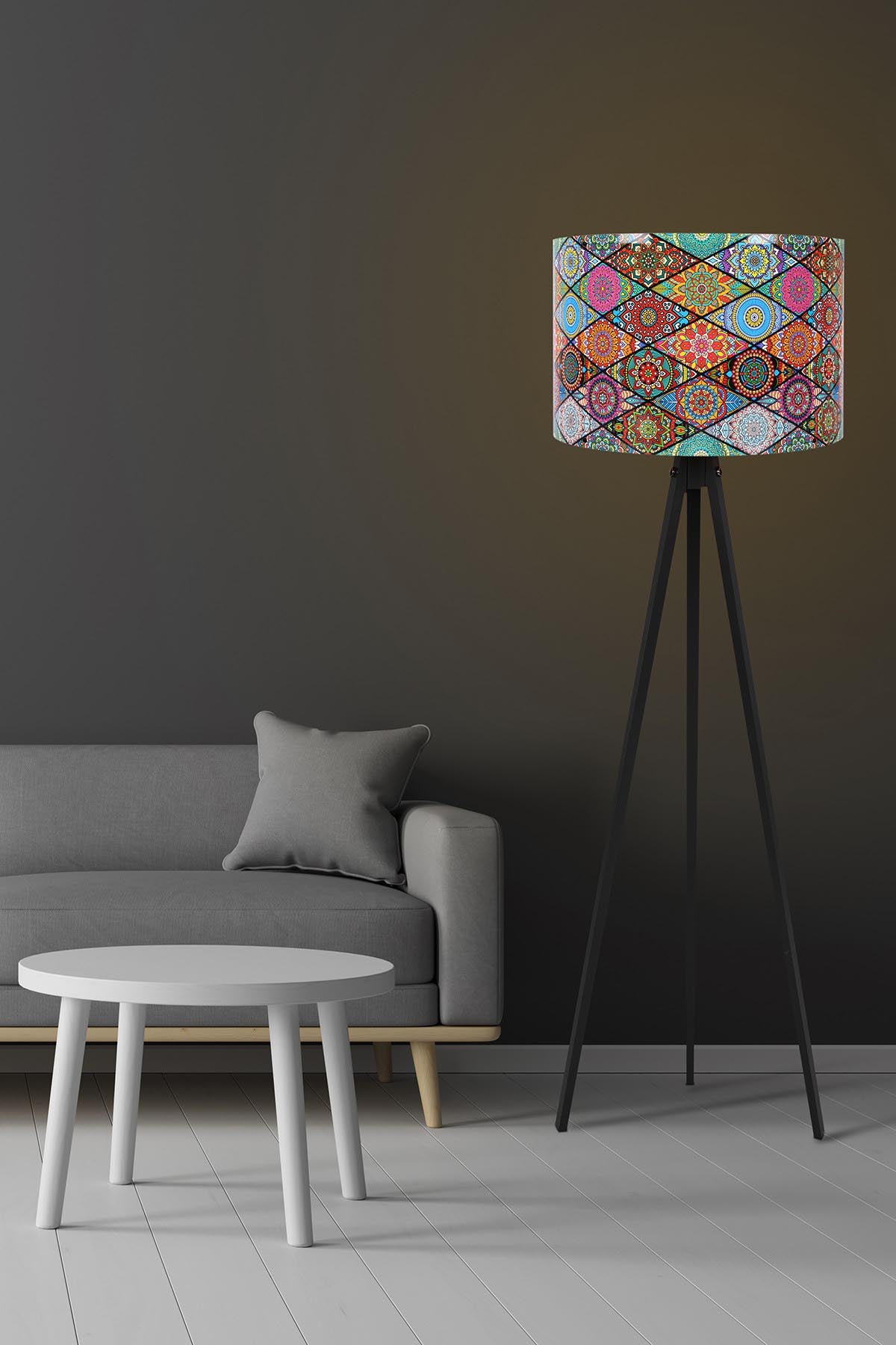 134 in Mehrfarbig präsentiert im Onlineshop von KAQTU Design AG. Stehleuchte ist von Opviq