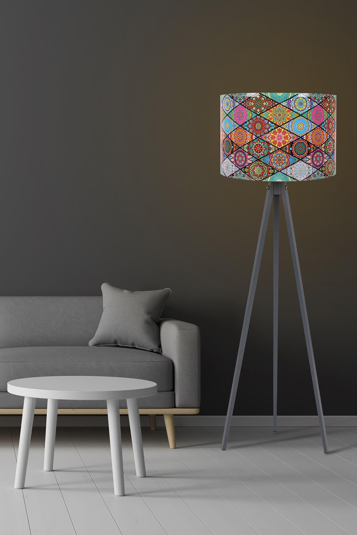 136 in Mehrfarbig präsentiert im Onlineshop von KAQTU Design AG. Stehleuchte ist von Opviq