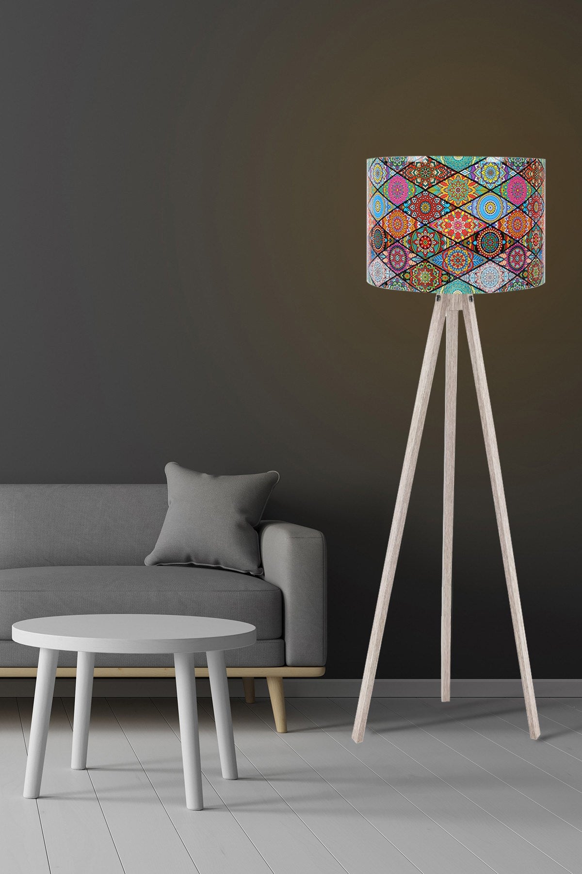 137 in Mehrfarbig präsentiert im Onlineshop von KAQTU Design AG. Stehleuchte ist von Opviq