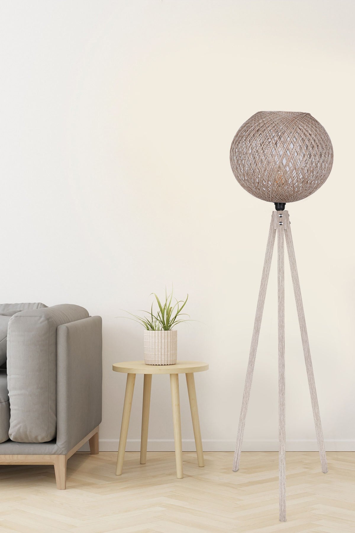 194 in Sahne präsentiert im Onlineshop von KAQTU Design AG. Stehleuchte ist von Opviq