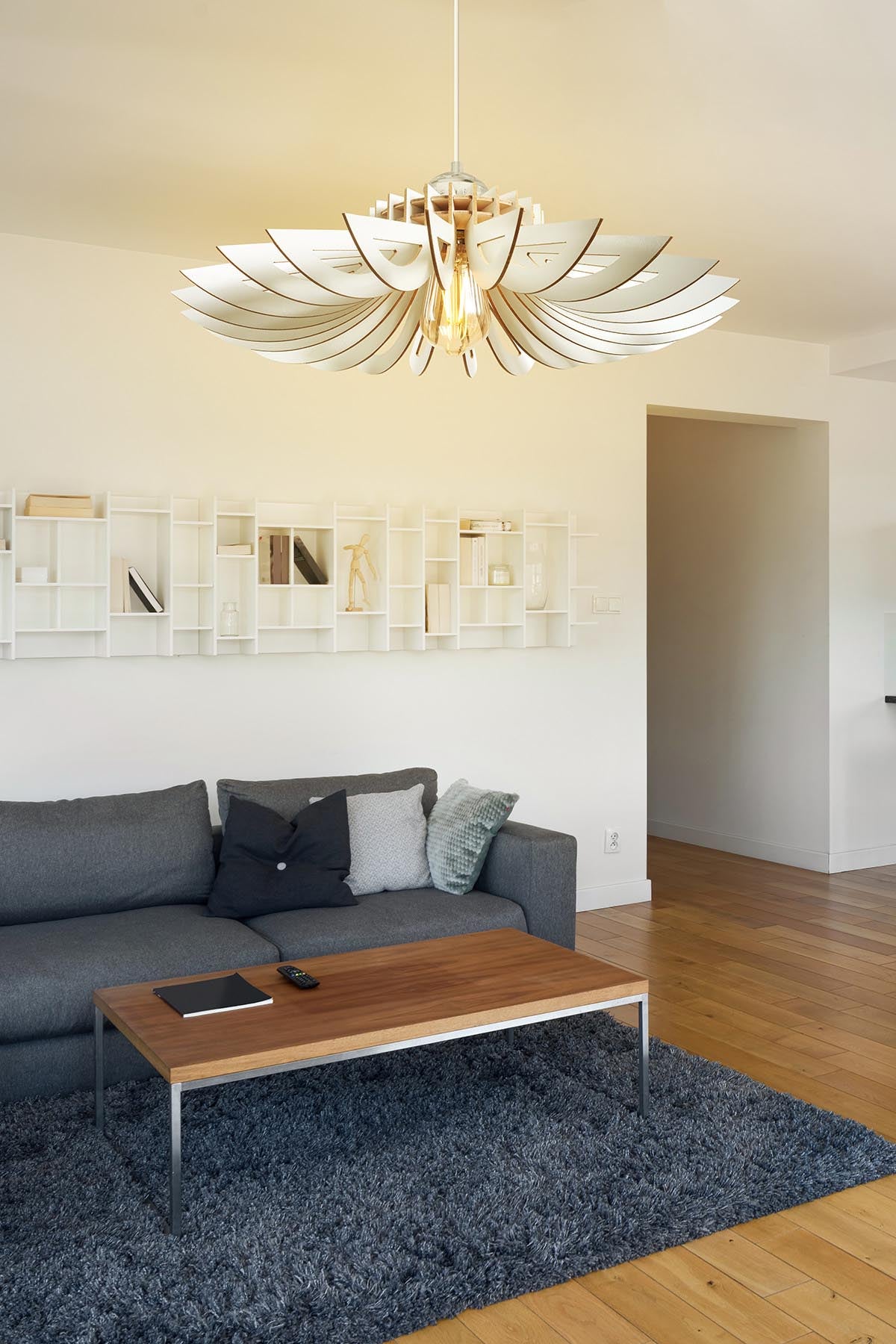 160 in Weiss präsentiert im Onlineshop von KAQTU Design AG. Pendelleuchte ist von Opviq