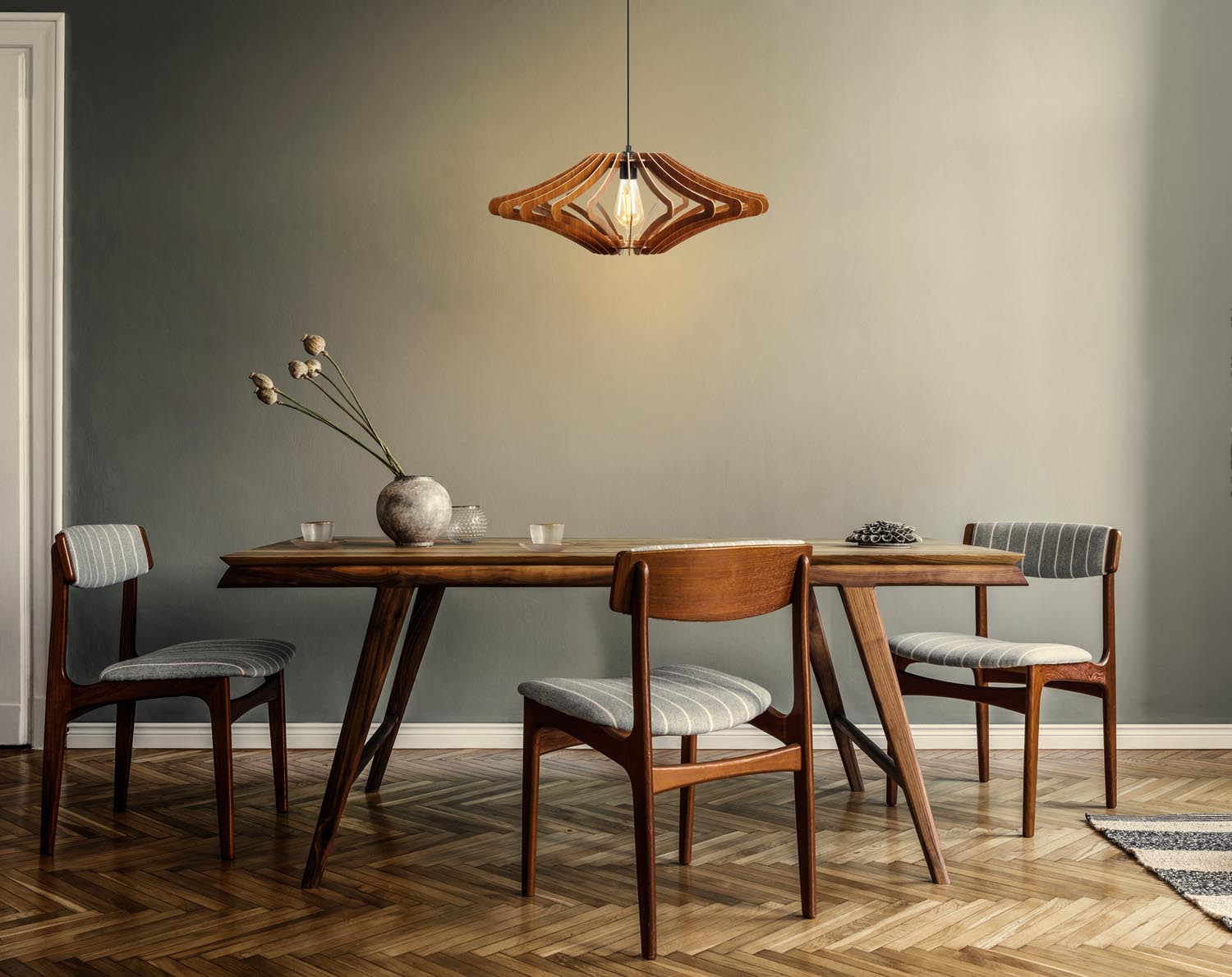 171-T in Walnuss präsentiert im Onlineshop von KAQTU Design AG. Pendelleuchte ist von Opviq