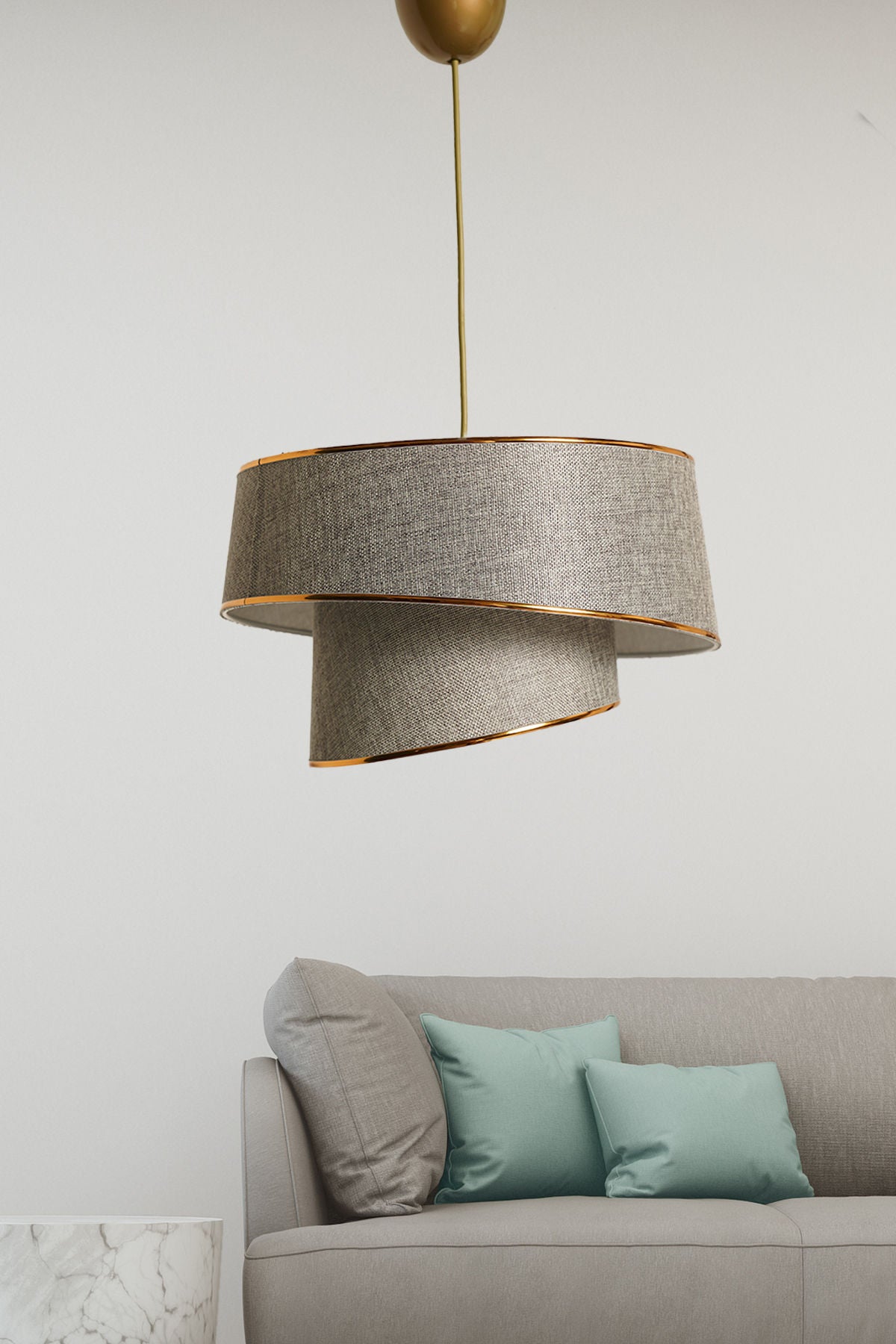 Barette Pendellampe - Beige Gold in Beige Gold präsentiert im Onlineshop von KAQTU Design AG. Pendelleuchte ist von Opviq