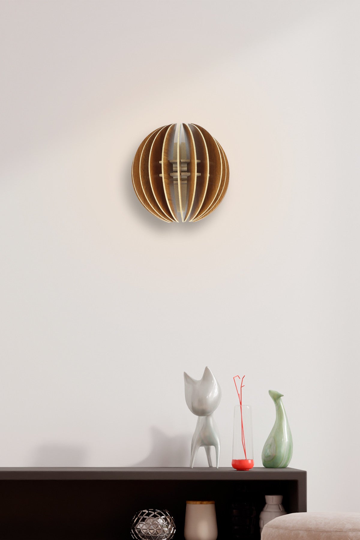 208-SK in Walnuss präsentiert im Onlineshop von KAQTU Design AG. Wandleuchte ist von Opviq