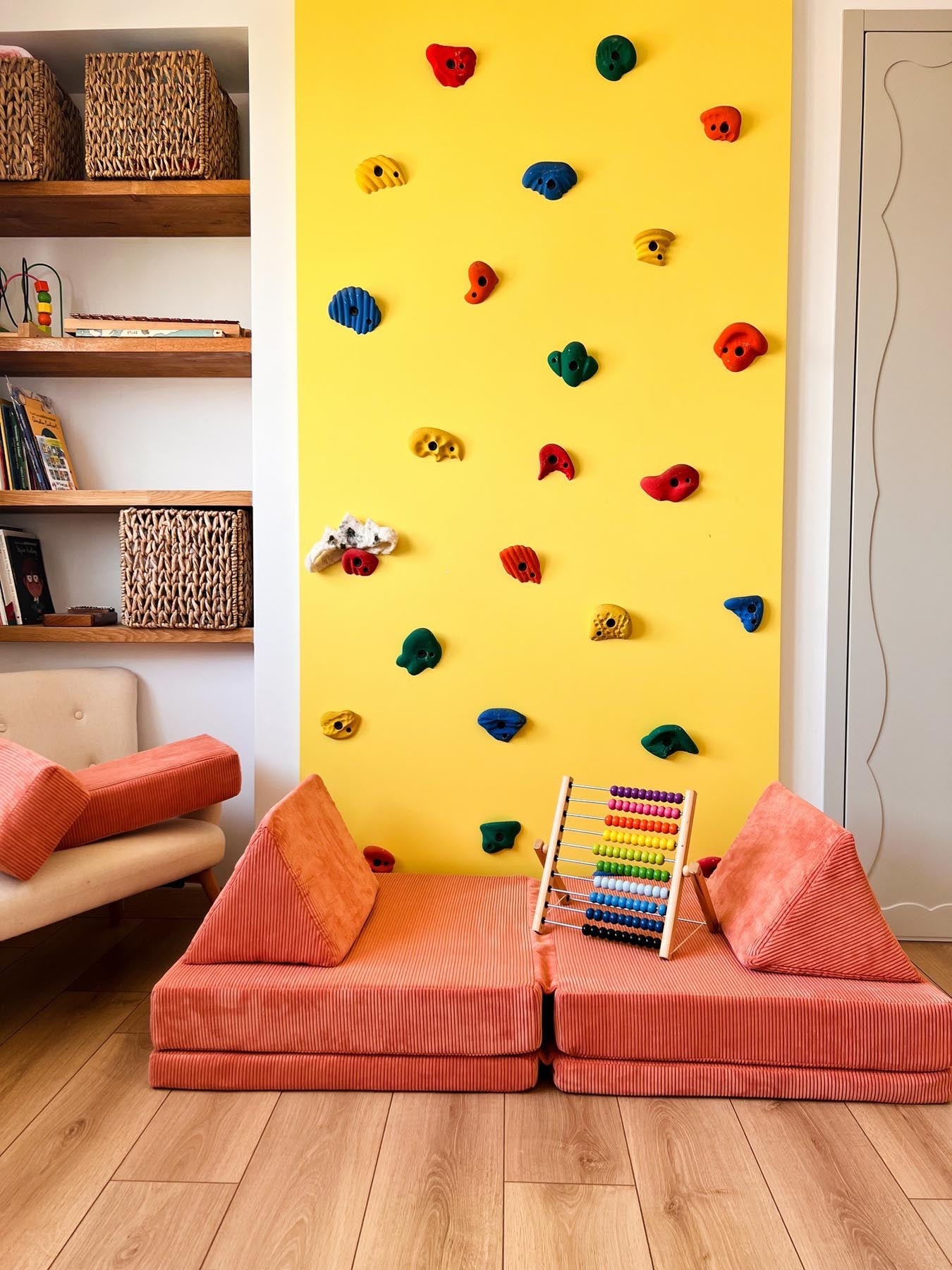 Puzzle - Orange in Orange präsentiert im Onlineshop von KAQTU Design AG. Bettsofa ist von Atelier Del Sofa