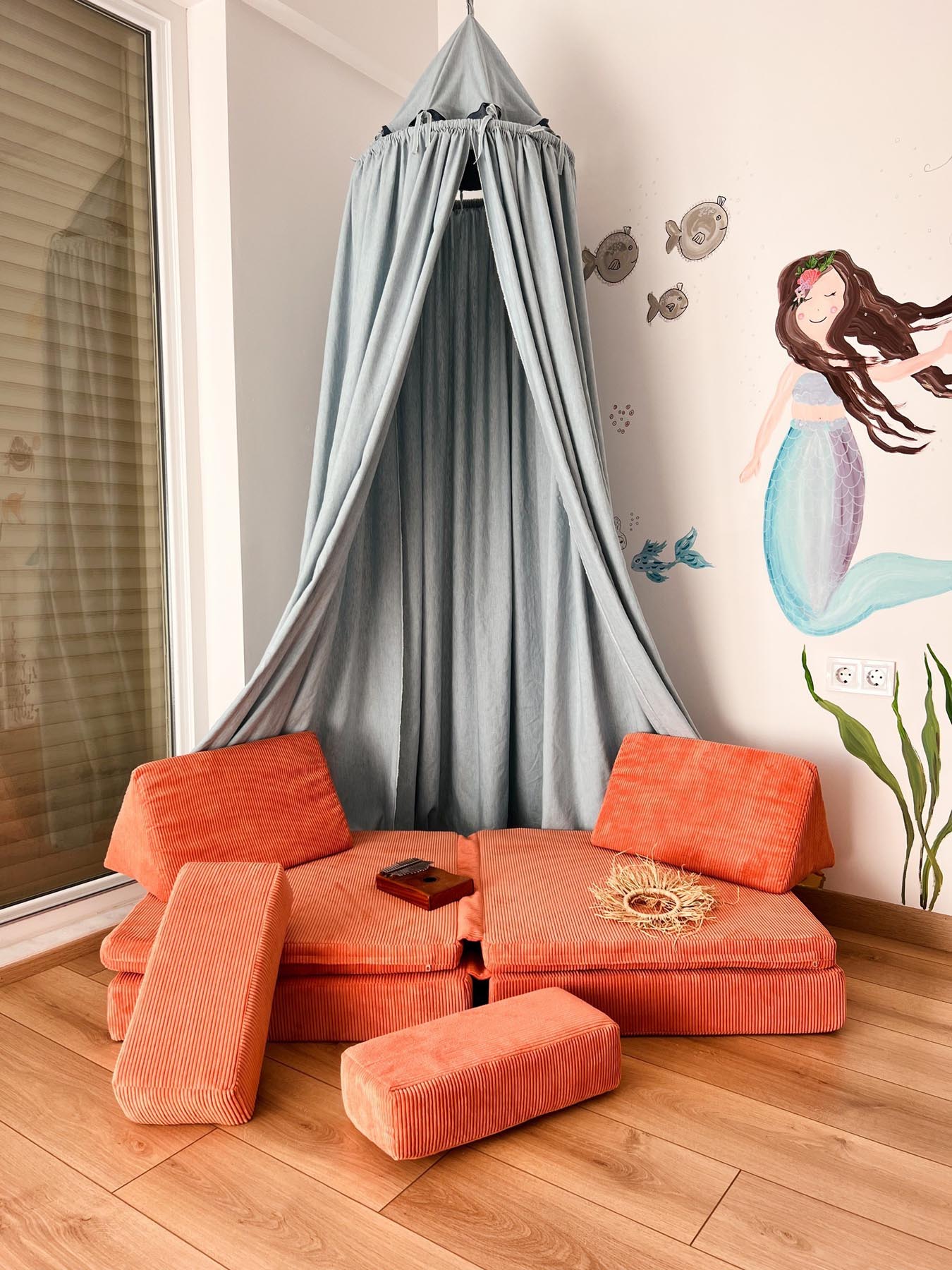 Puzzle - Orange in Orange präsentiert im Onlineshop von KAQTU Design AG. Bettsofa ist von Atelier Del Sofa