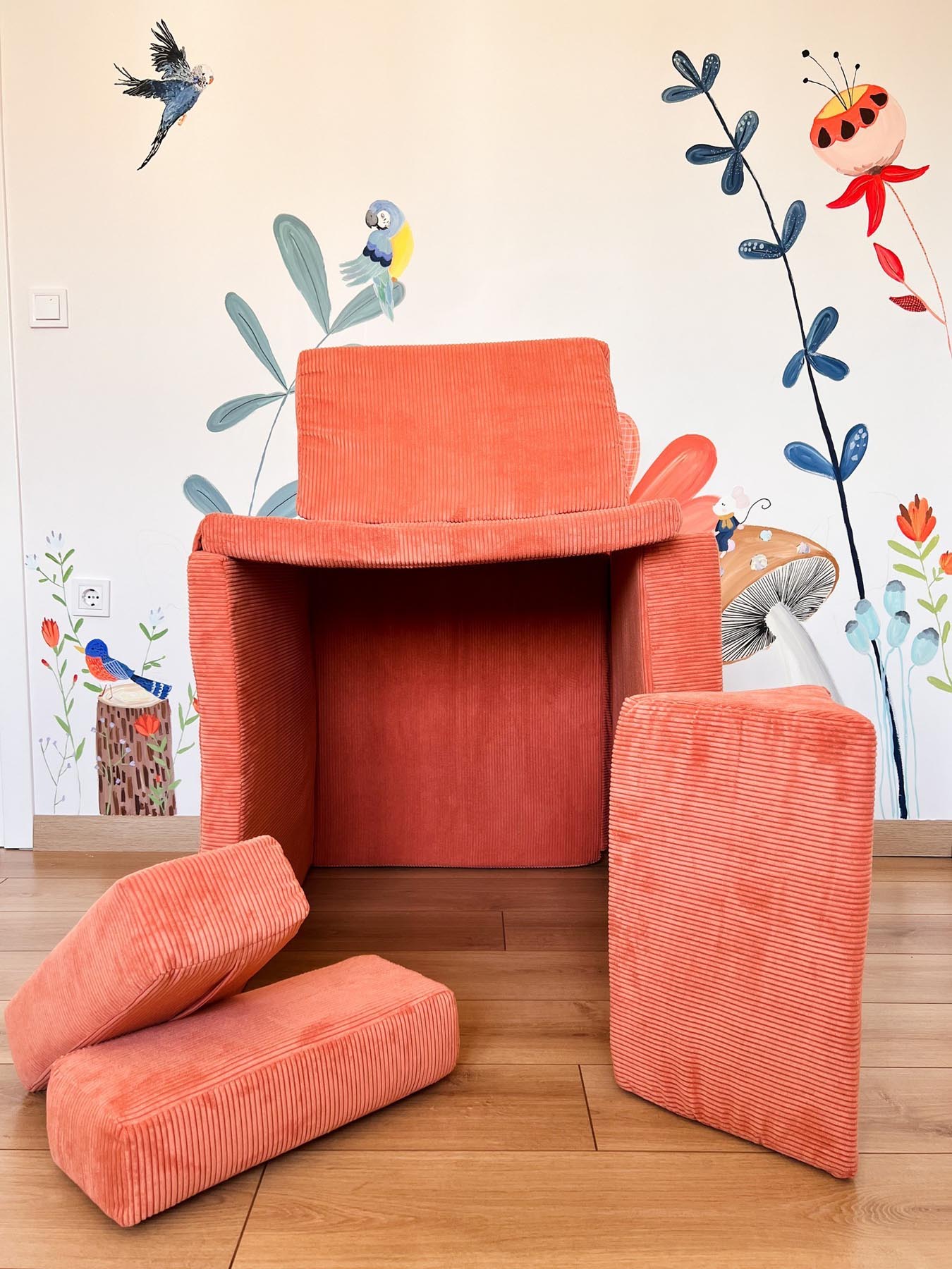 Puzzle - Orange in Orange präsentiert im Onlineshop von KAQTU Design AG. Bettsofa ist von Atelier Del Sofa