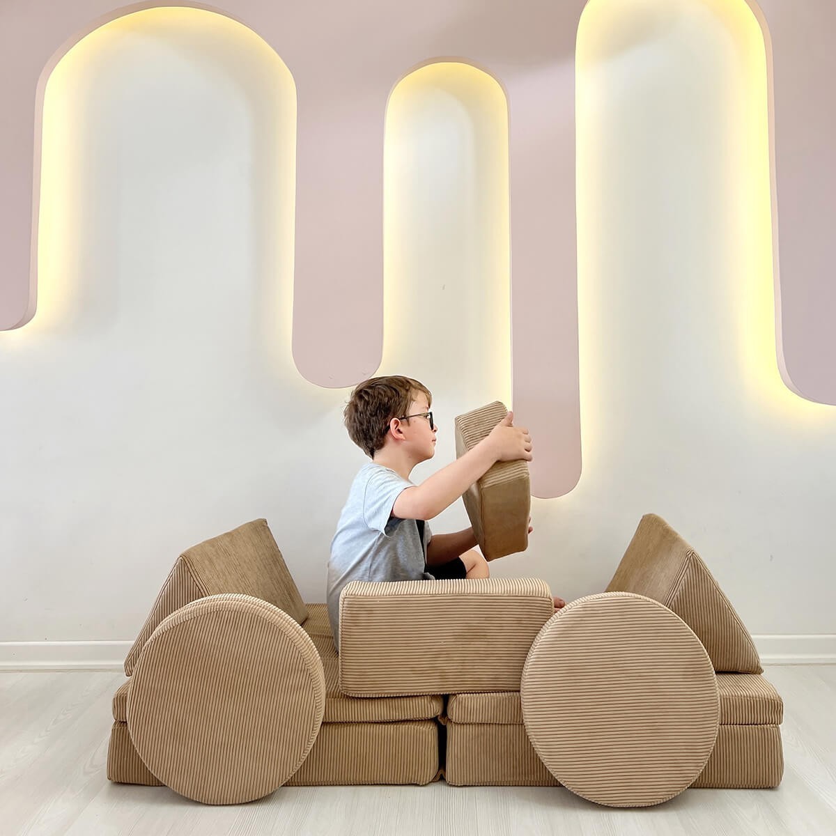 Puzzle - Camel in Kamel präsentiert im Onlineshop von KAQTU Design AG. Bettsofa ist von Atelier Del Sofa
