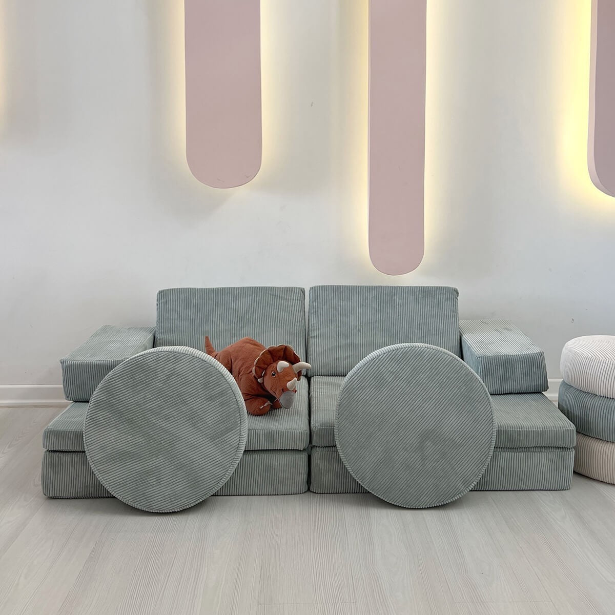 Puzzle - Blue in Blau präsentiert im Onlineshop von KAQTU Design AG. Bettsofa ist von Atelier Del Sofa