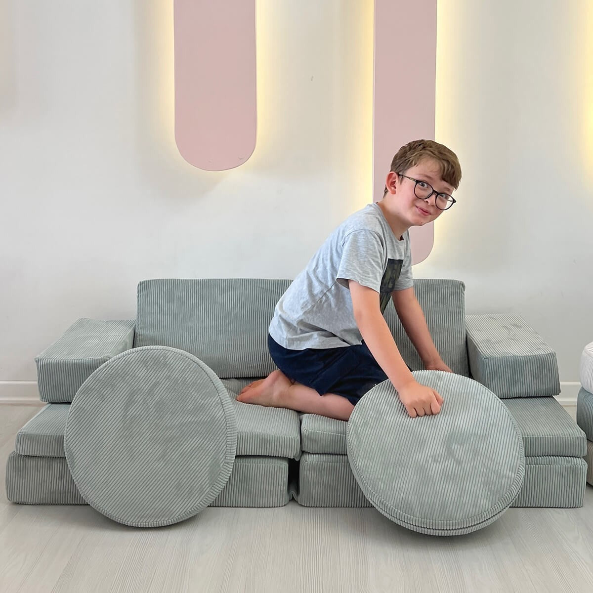 Puzzle - Blue in Blau präsentiert im Onlineshop von KAQTU Design AG. Bettsofa ist von Atelier Del Sofa
