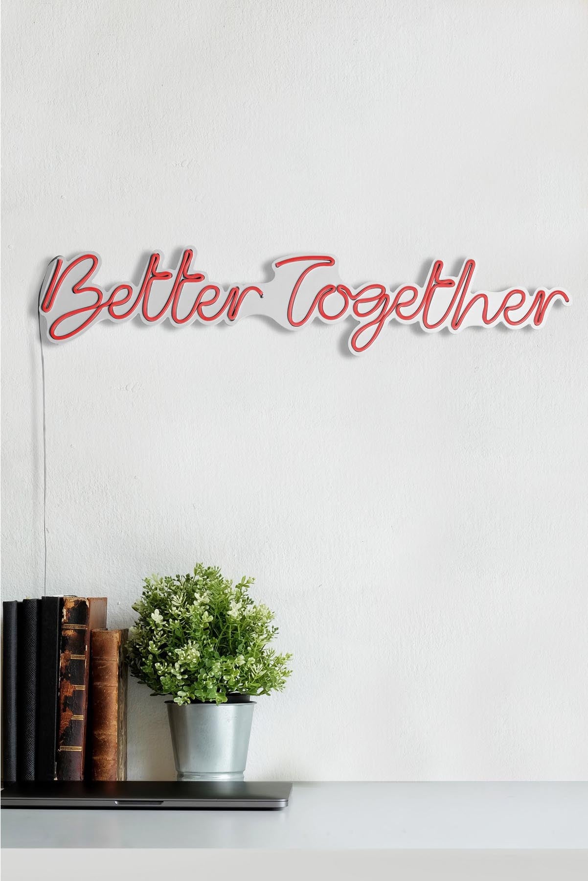 Better Together - Red in Rot präsentiert im Onlineshop von KAQTU Design AG. Wandleuchte ist von Wallity