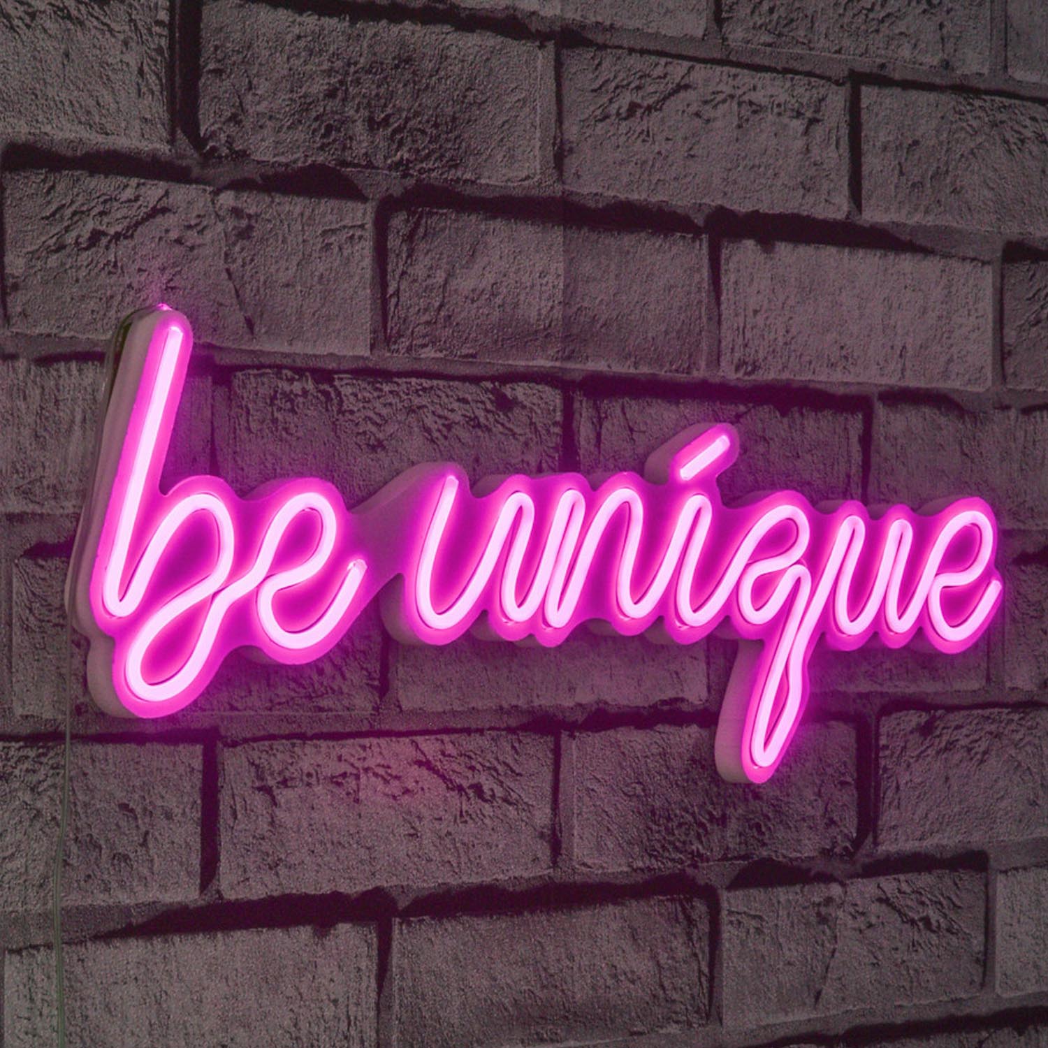 Be Unique - Pink in Rosa präsentiert im Onlineshop von KAQTU Design AG. Wandleuchte ist von Wallity