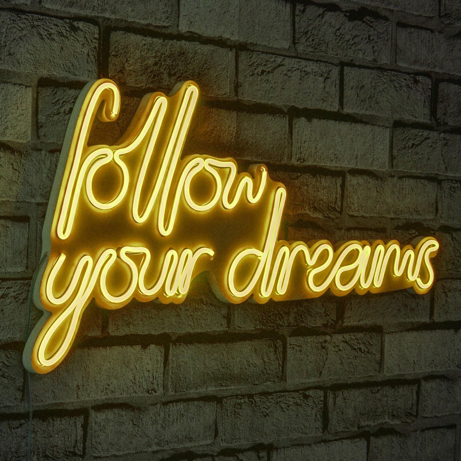 Follow Your Dreams - Yellow in Gelb präsentiert im Onlineshop von KAQTU Design AG. Wandleuchte ist von Wallity