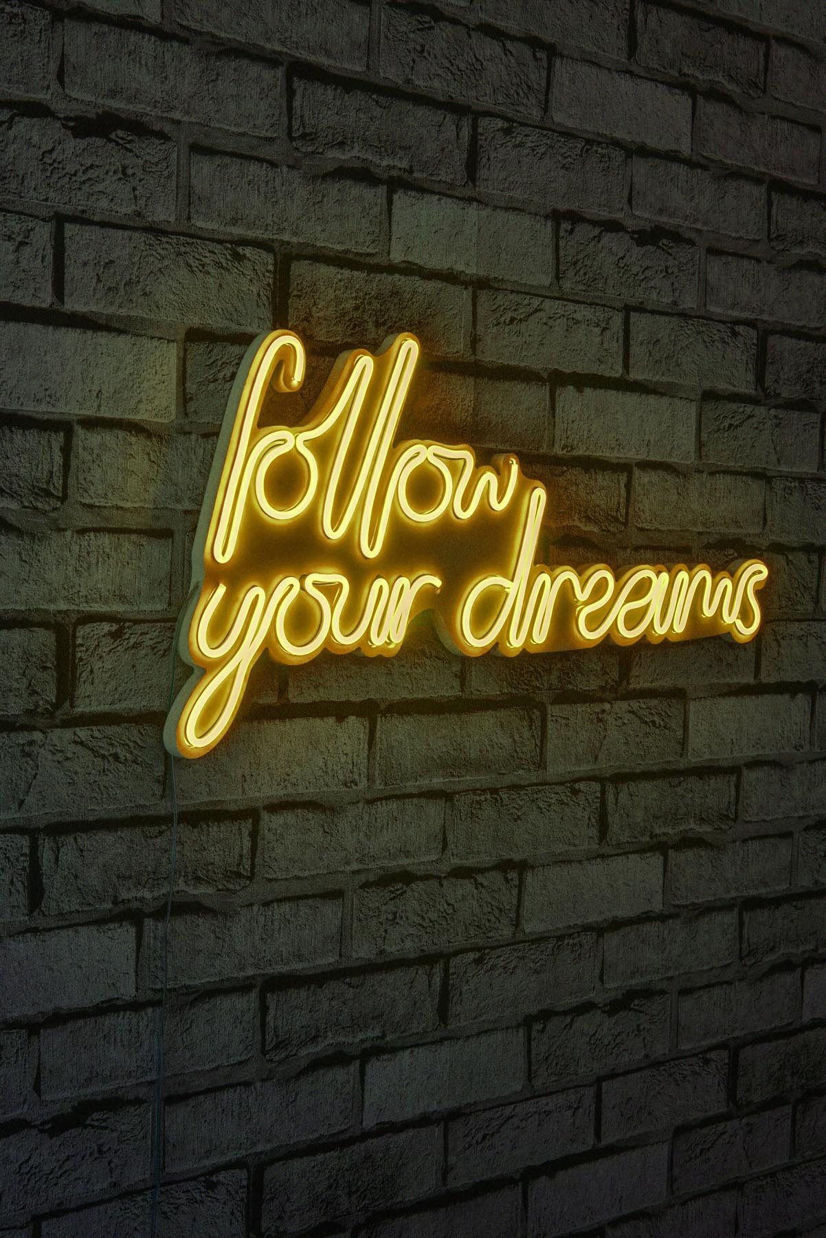 Follow Your Dreams - Yellow in Gelb präsentiert im Onlineshop von KAQTU Design AG. Wandleuchte ist von Wallity