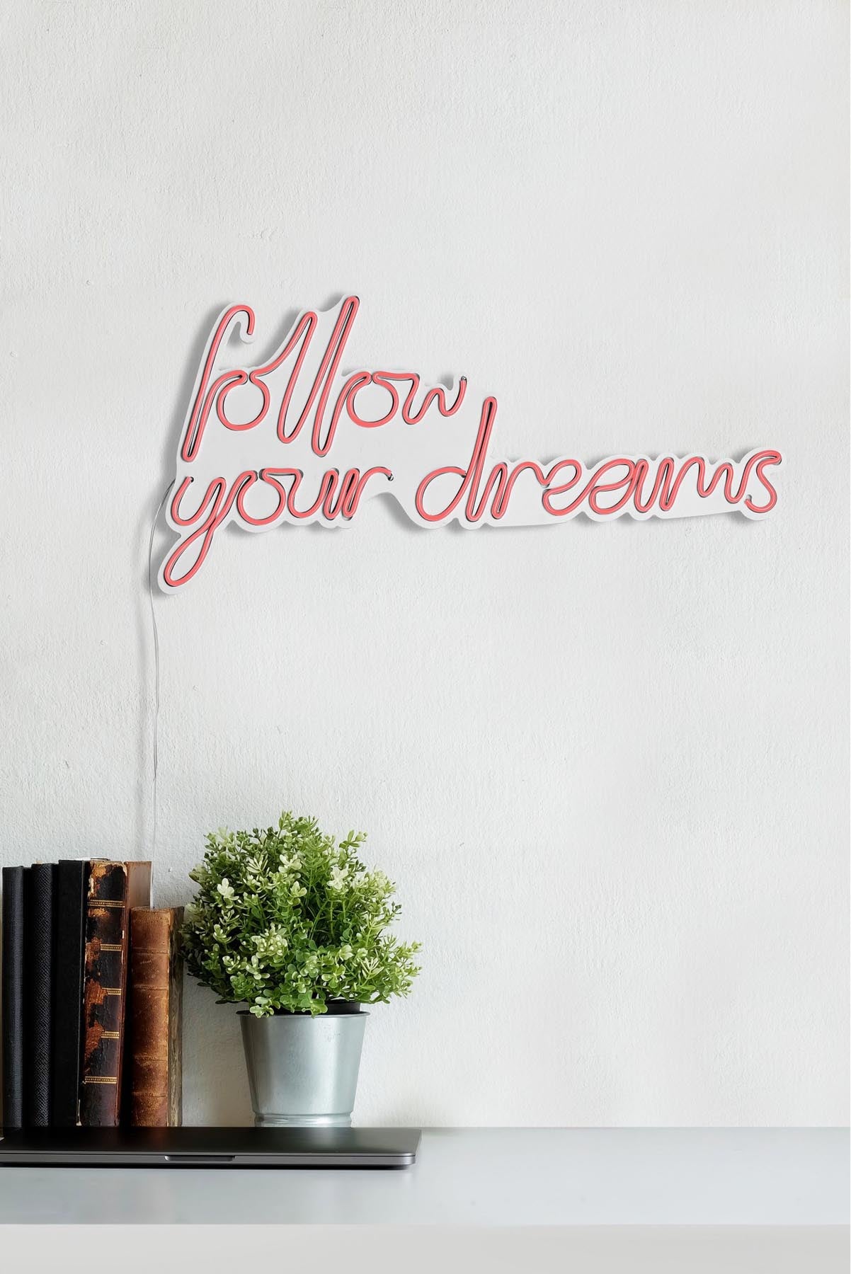 Follow Your Dreams - Pink in Rosa präsentiert im Onlineshop von KAQTU Design AG. Wandleuchte ist von Wallity