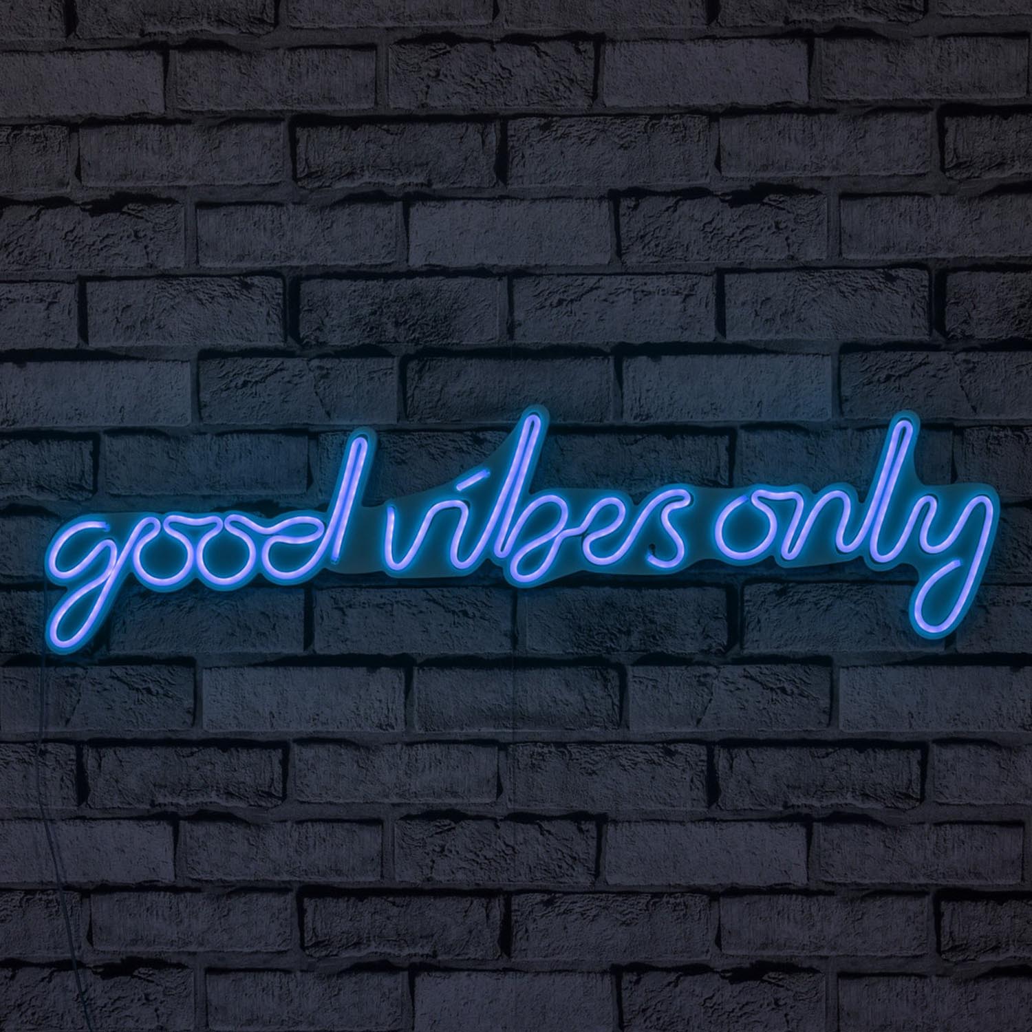 Good Vibes Only - Blue in Blau präsentiert im Onlineshop von KAQTU Design AG. Wandleuchte ist von Wallity