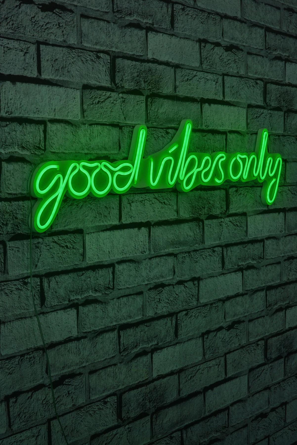 Good Vibes Only - Green in Grün präsentiert im Onlineshop von KAQTU Design AG. Wandleuchte ist von Wallity