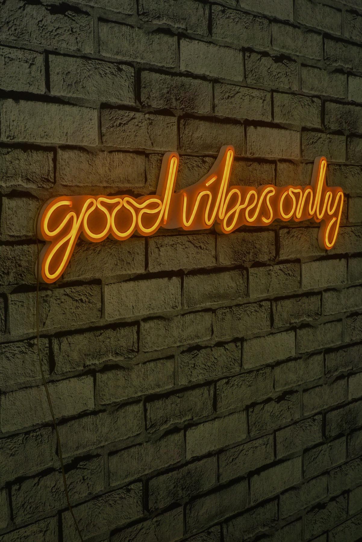 Good Vibes Only - Yellow in Gelb präsentiert im Onlineshop von KAQTU Design AG. Wandleuchte ist von Wallity
