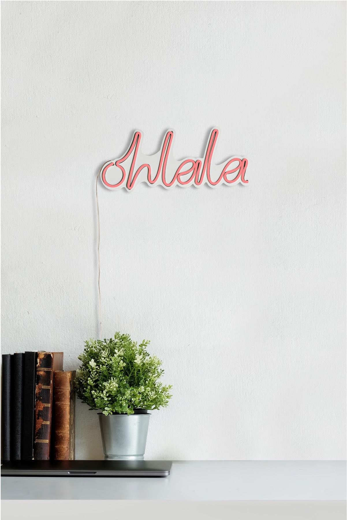 Oh La La - Pink in Rosa präsentiert im Onlineshop von KAQTU Design AG. Wandleuchte ist von Wallity