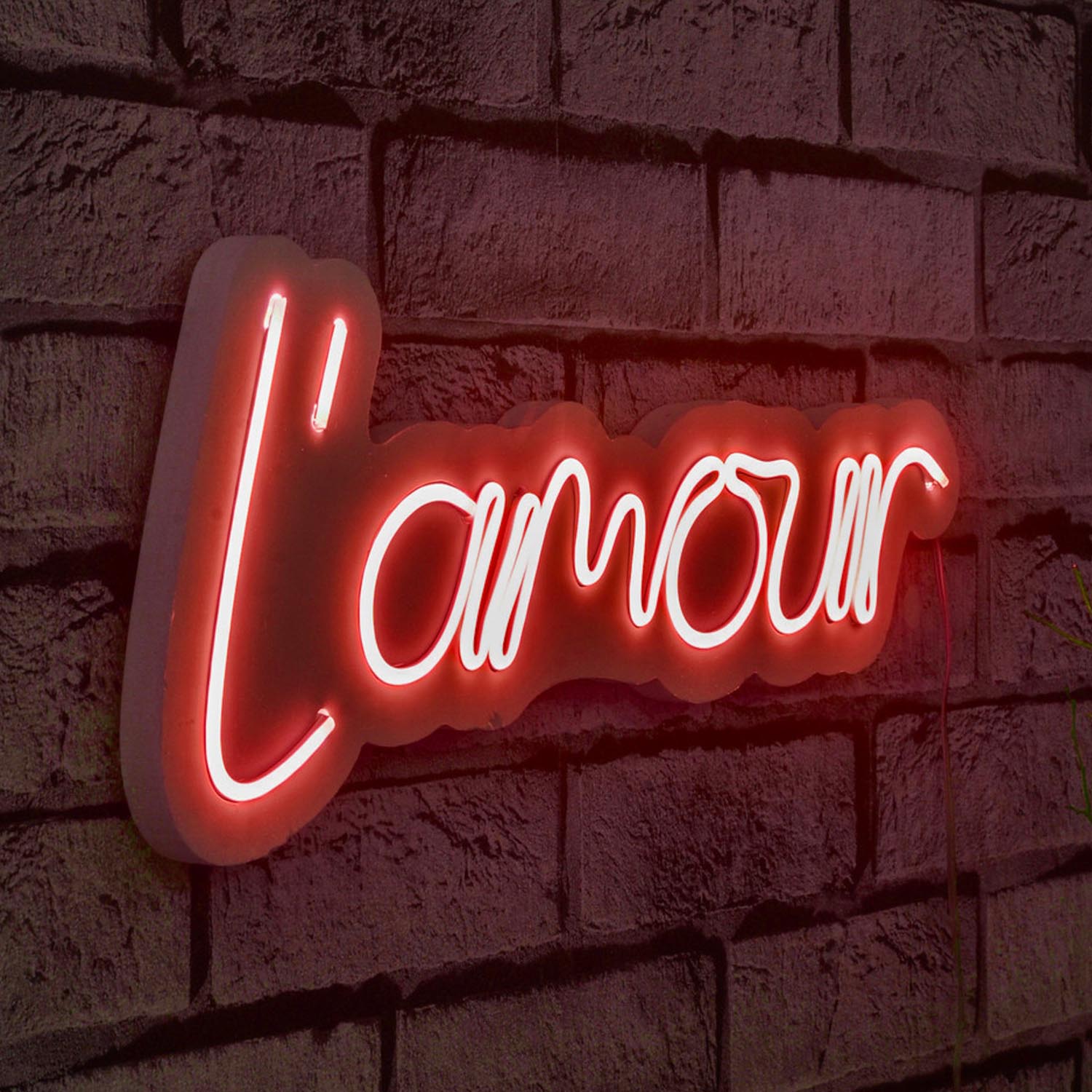 L'amour - Red in Rot präsentiert im Onlineshop von KAQTU Design AG. Wandleuchte ist von Wallity