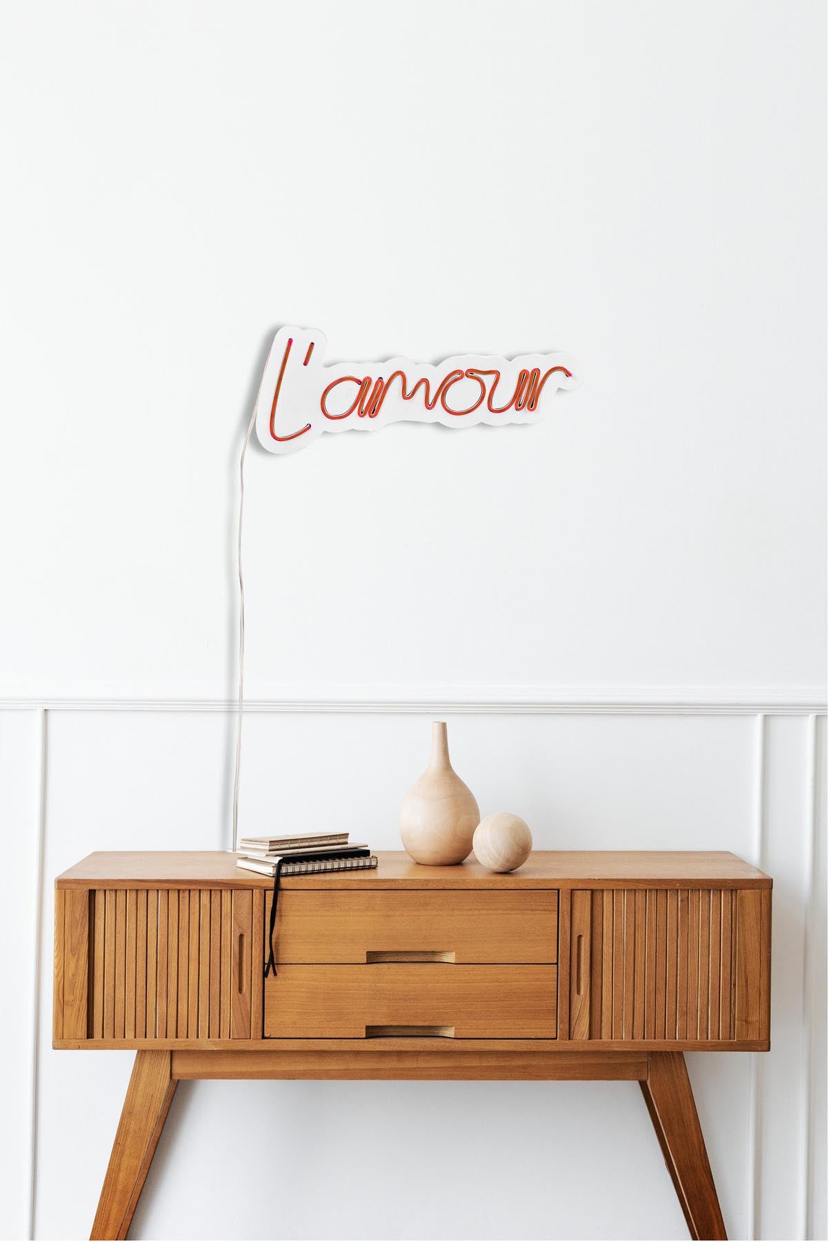 L'amour - Red in Rot präsentiert im Onlineshop von KAQTU Design AG. Wandleuchte ist von Wallity