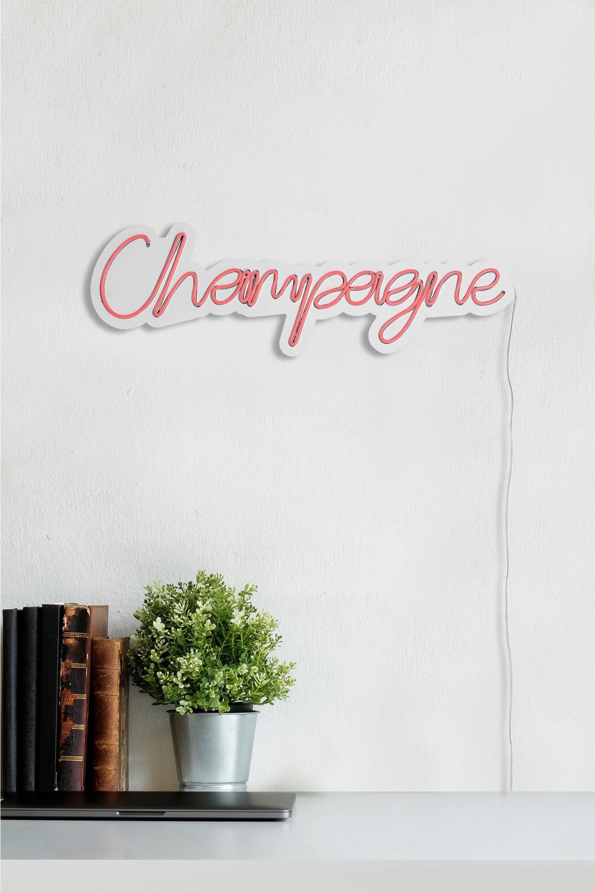 Champagne - Pink in Rosa präsentiert im Onlineshop von KAQTU Design AG. Wandleuchte ist von Wallity