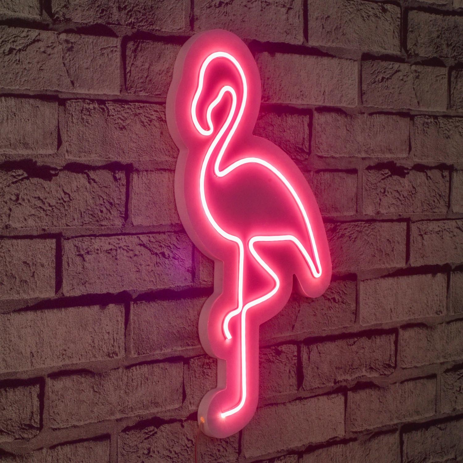 Flamingo - Pink in Rosa präsentiert im Onlineshop von KAQTU Design AG. Wandleuchte ist von Wallity