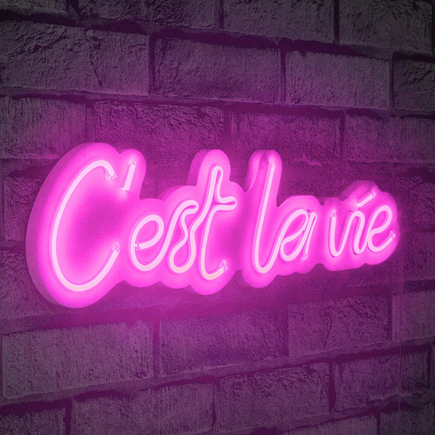 C'est La Vie - Pink in Rosa präsentiert im Onlineshop von KAQTU Design AG. Wandleuchte ist von Wallity