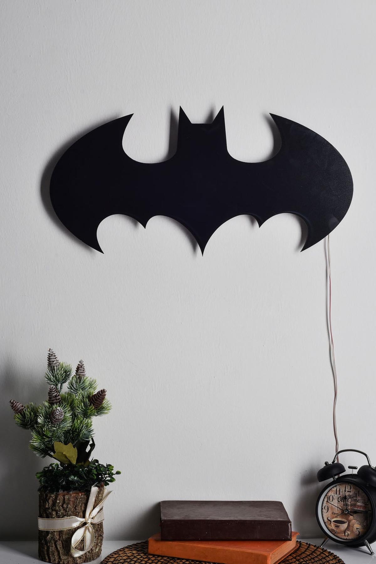 Batman - Blue in Blau präsentiert im Onlineshop von KAQTU Design AG. Wandleuchte ist von Wallity