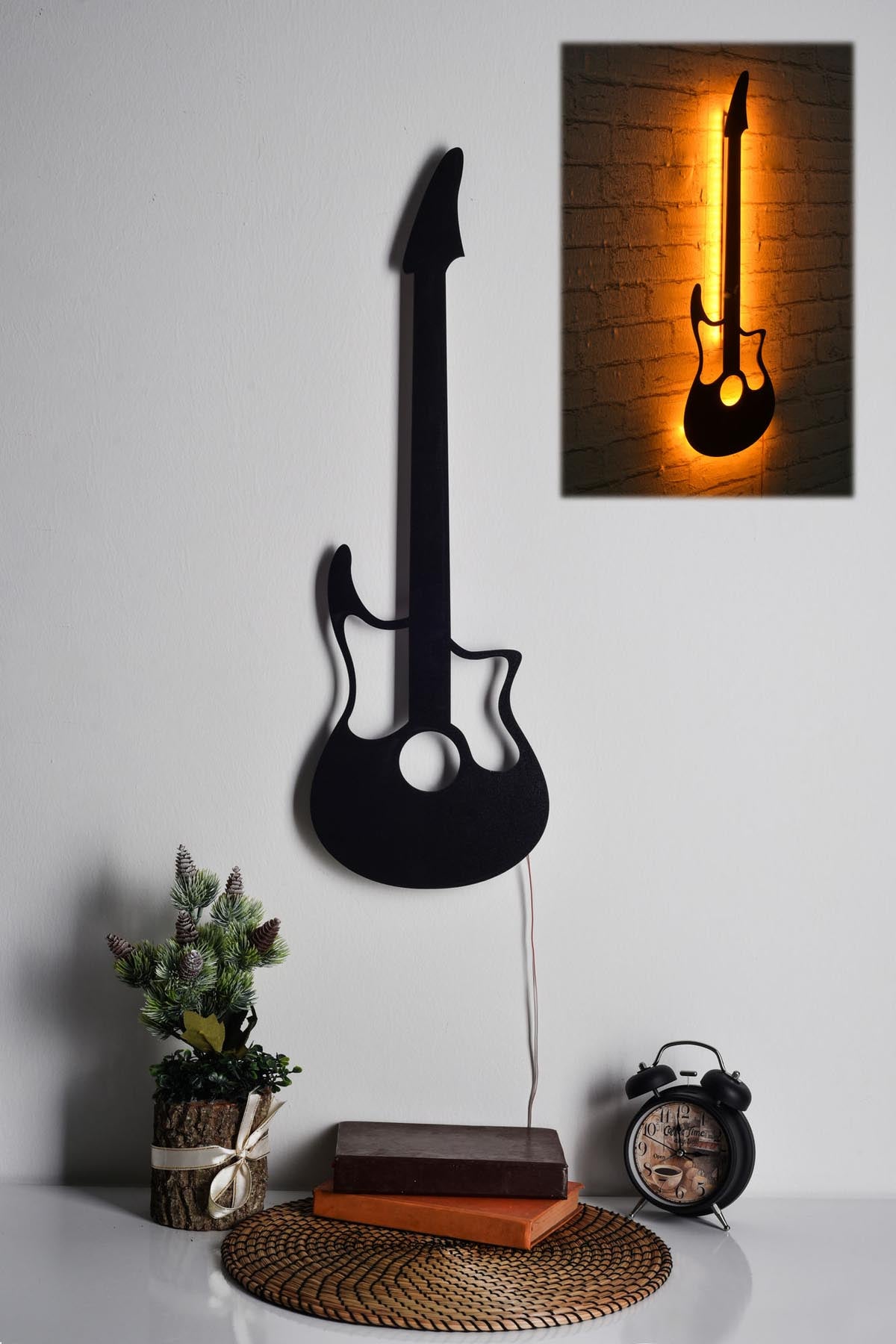 Guitar - Yellow in Gelb präsentiert im Onlineshop von KAQTU Design AG. Wandleuchte ist von Wallity