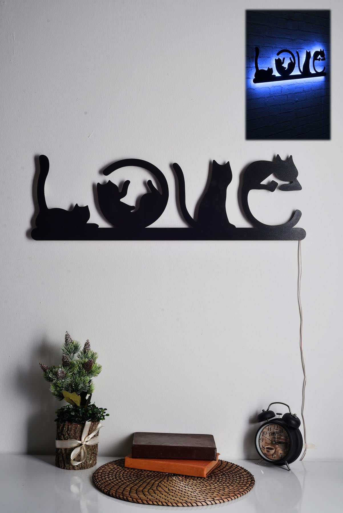 Cat Love - Blue in Blau präsentiert im Onlineshop von KAQTU Design AG. Wandleuchte ist von Wallity