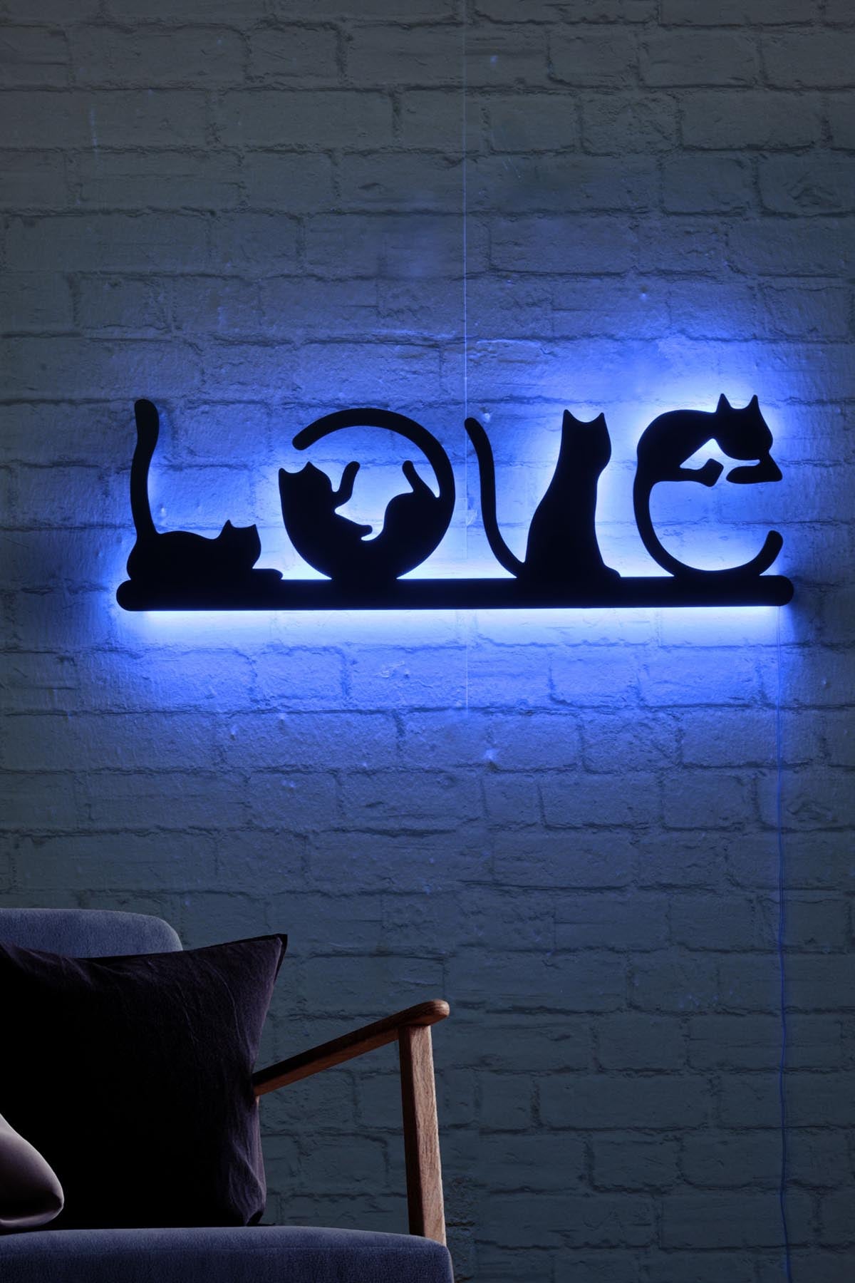 Cat Love - Blue in Blau präsentiert im Onlineshop von KAQTU Design AG. Wandleuchte ist von Wallity