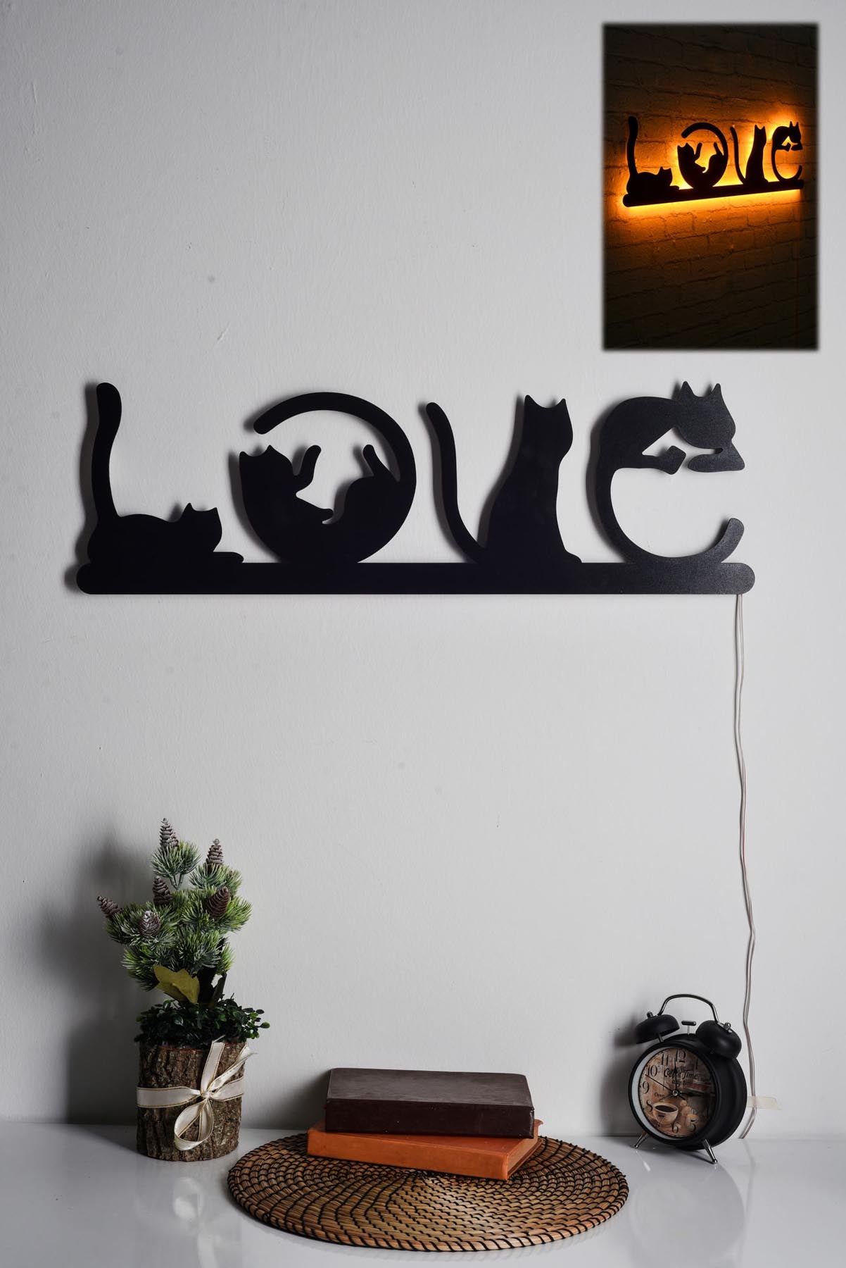 Cat Love - Yellow in Gelb präsentiert im Onlineshop von KAQTU Design AG. Wandleuchte ist von Wallity