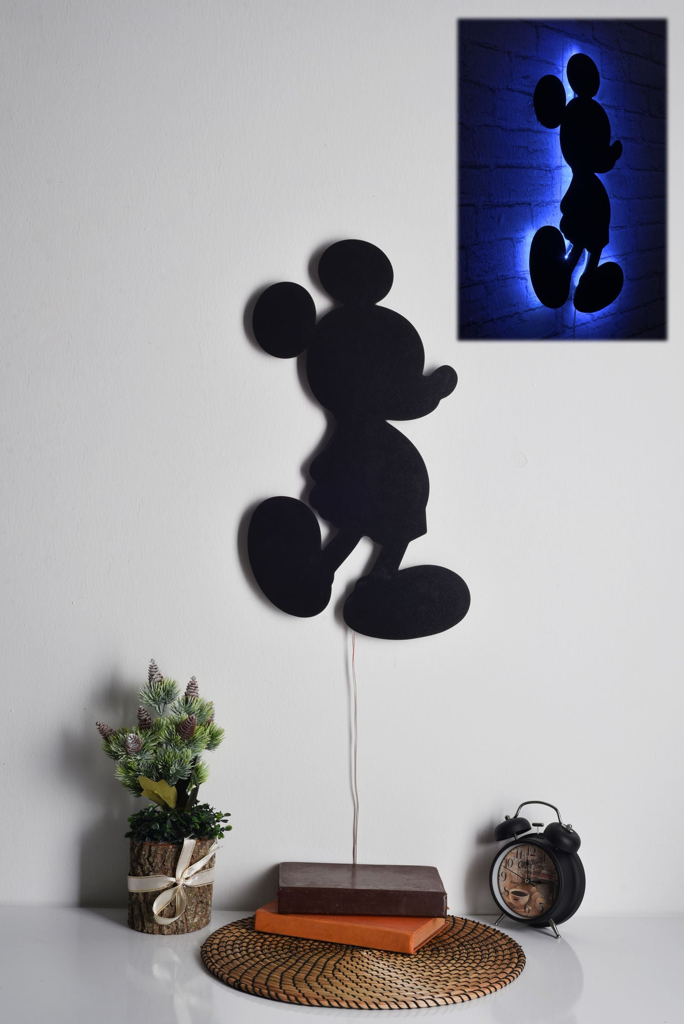 Mickey Mouse - Blue in Blau präsentiert im Onlineshop von KAQTU Design AG. Wandleuchte ist von Wallity
