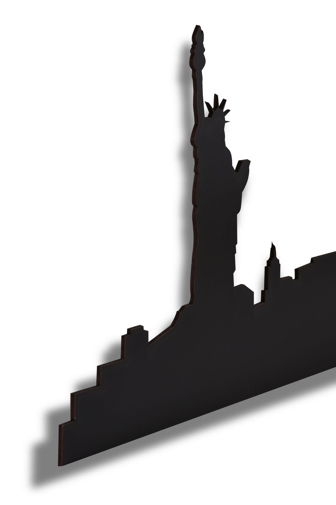 NYC Skyline - Blue in Blau präsentiert im Onlineshop von KAQTU Design AG. Wandleuchte ist von Wallity