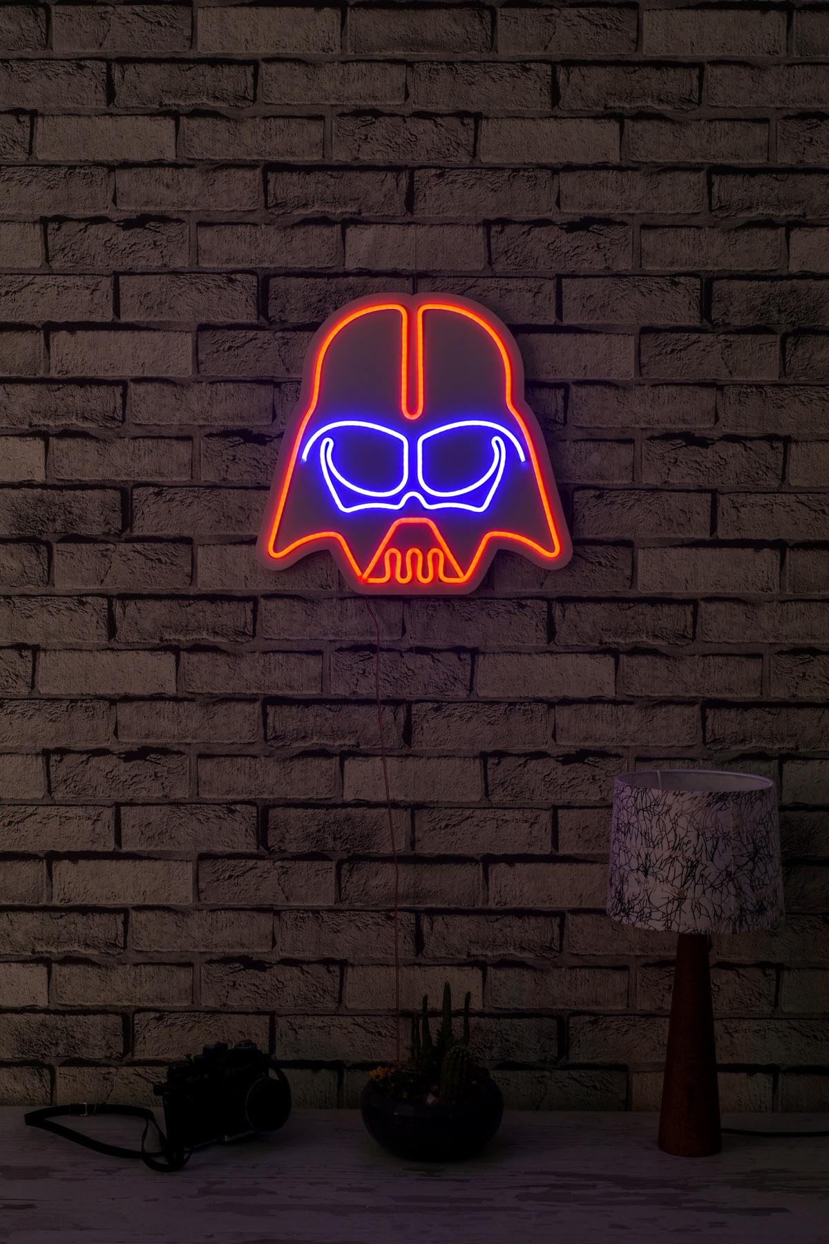 Darth Vader - Red Blue in Rot
 Blau präsentiert im Onlineshop von KAQTU Design AG. Wandleuchte ist von Wallity