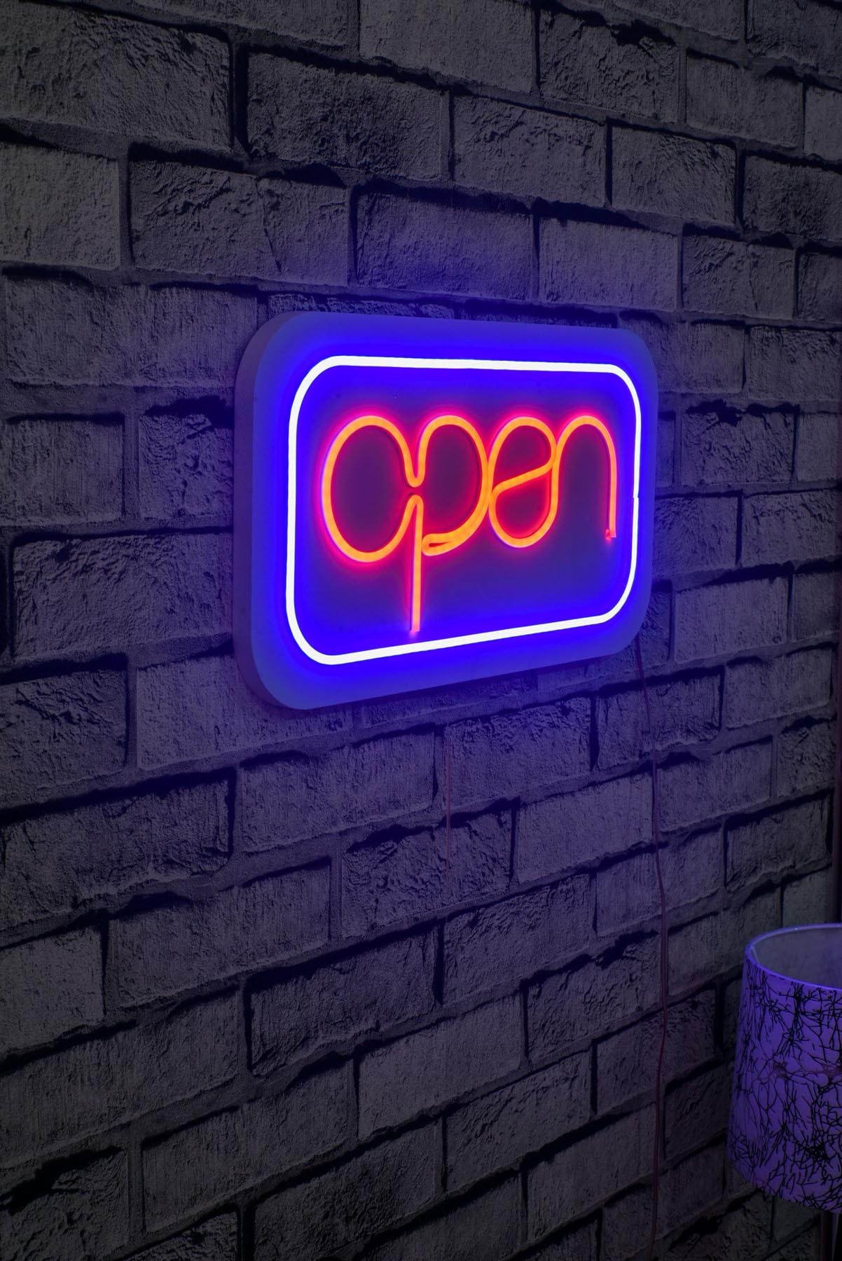 Open - Blue Red in Blau
 Rot präsentiert im Onlineshop von KAQTU Design AG. Wandleuchte ist von Wallity
