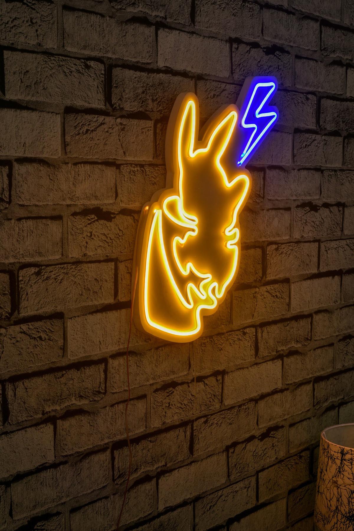 Pikachu - Yellow Blue in Gelb Blau präsentiert im Onlineshop von KAQTU Design AG. Wandleuchte ist von Wallity