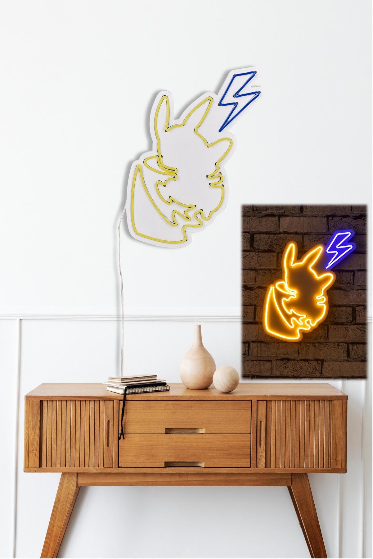 Pikachu - Yellow Blue in Gelb Blau präsentiert im Onlineshop von KAQTU Design AG. Wandleuchte ist von Wallity