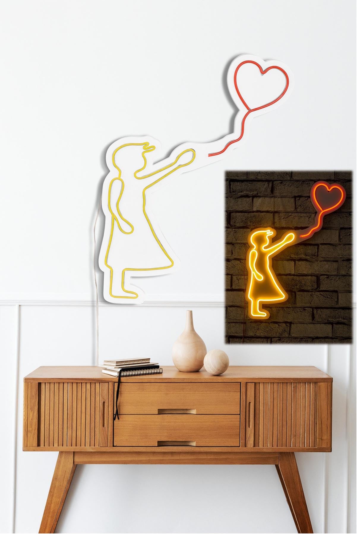 Balloon Girl - Yellow in Gelb Rot präsentiert im Onlineshop von KAQTU Design AG. Wandleuchte ist von Wallity