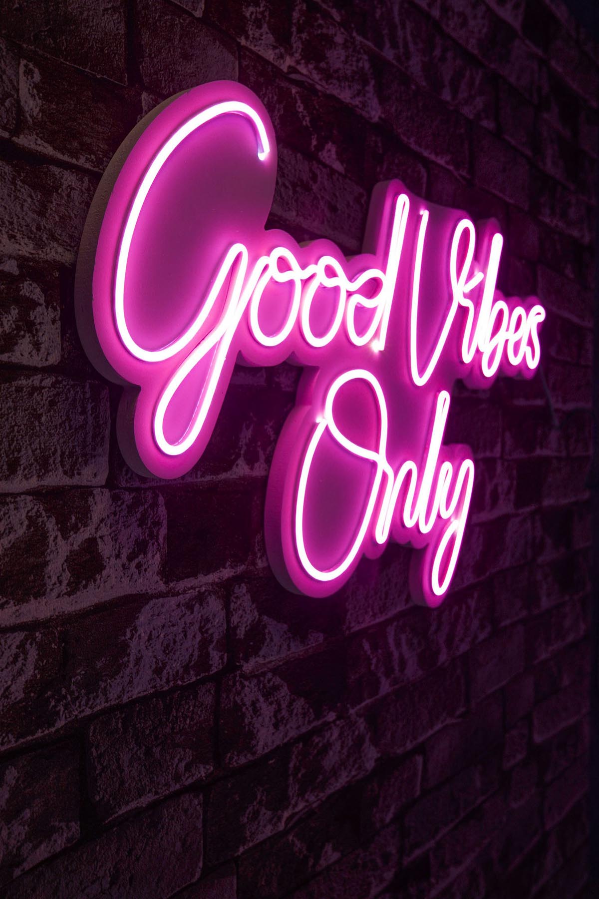 Good Vibes Only 2 - Pink in Rosa präsentiert im Onlineshop von KAQTU Design AG. Wandleuchte ist von Wallity