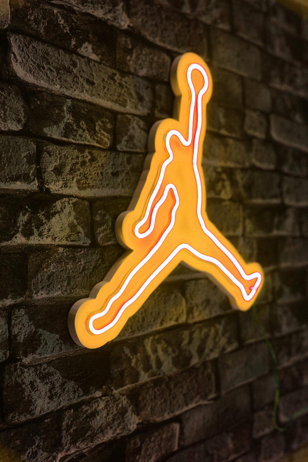 Basketball Wandleuchte - Gelb in Gelb präsentiert im Onlineshop von KAQTU Design AG. Wandleuchte ist von Wallity