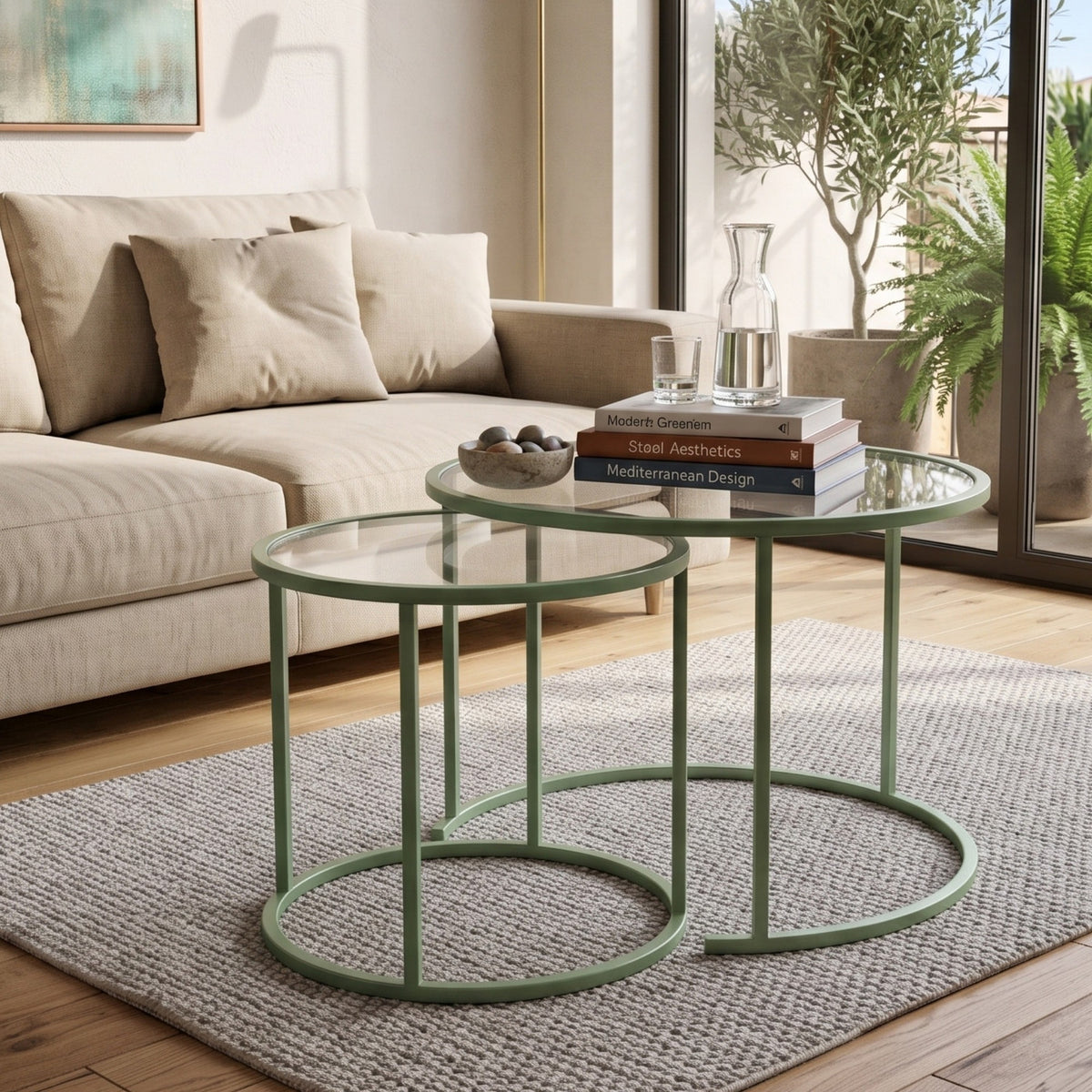 Zwei Couchtische in Mint mit gehärteter Glasplatte und schlankem Metallgestell, unterschiedlich gross, im nordischen Design abgebildet.