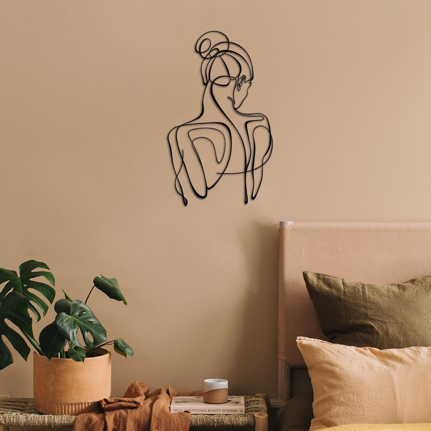 Woman Silhouette - APT594MS in Schwarz präsentiert im Onlineshop von KAQTU Design AG. Wanddeko ist von Wallity