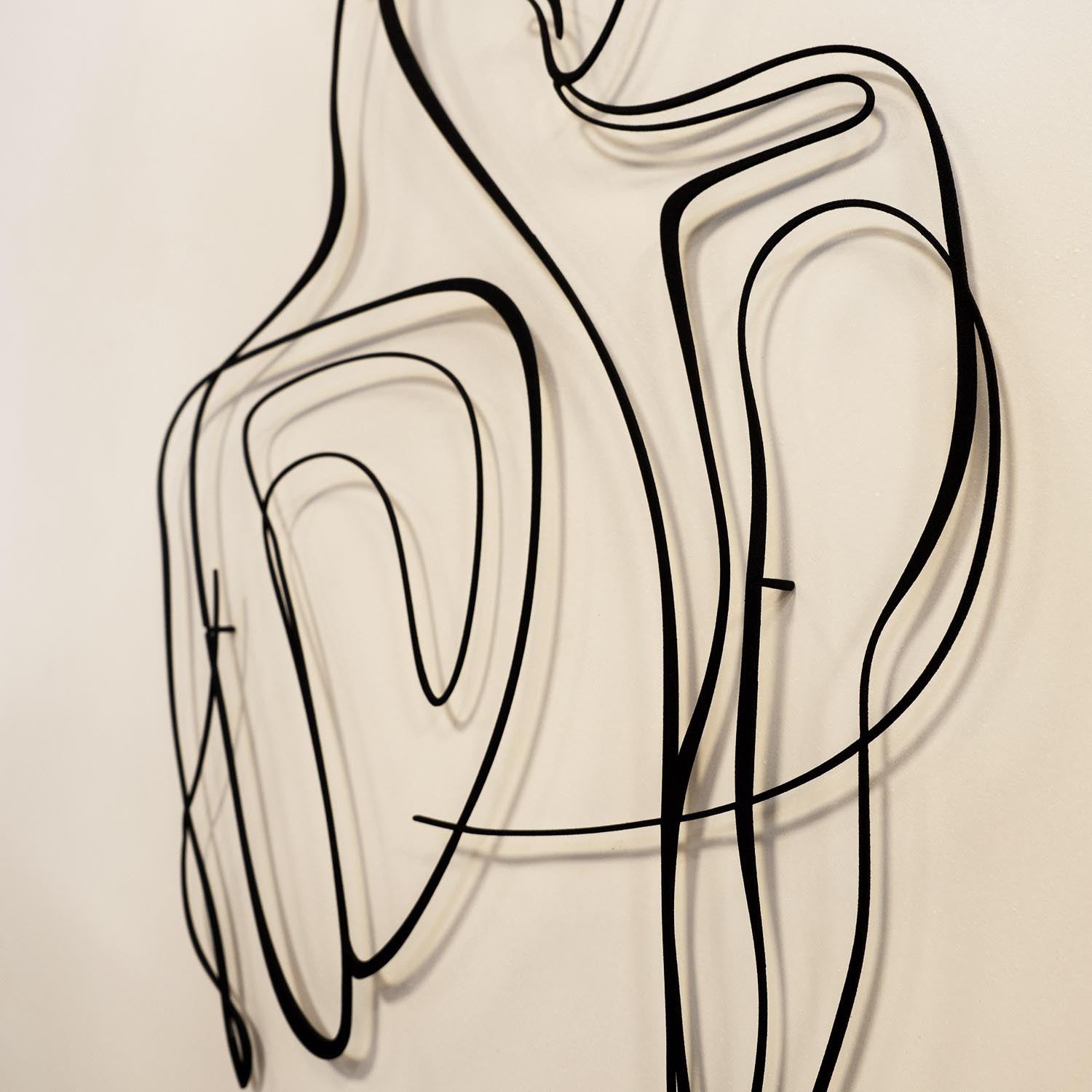 Woman Silhouette - APT594MS in Schwarz präsentiert im Onlineshop von KAQTU Design AG. Wanddeko ist von Wallity